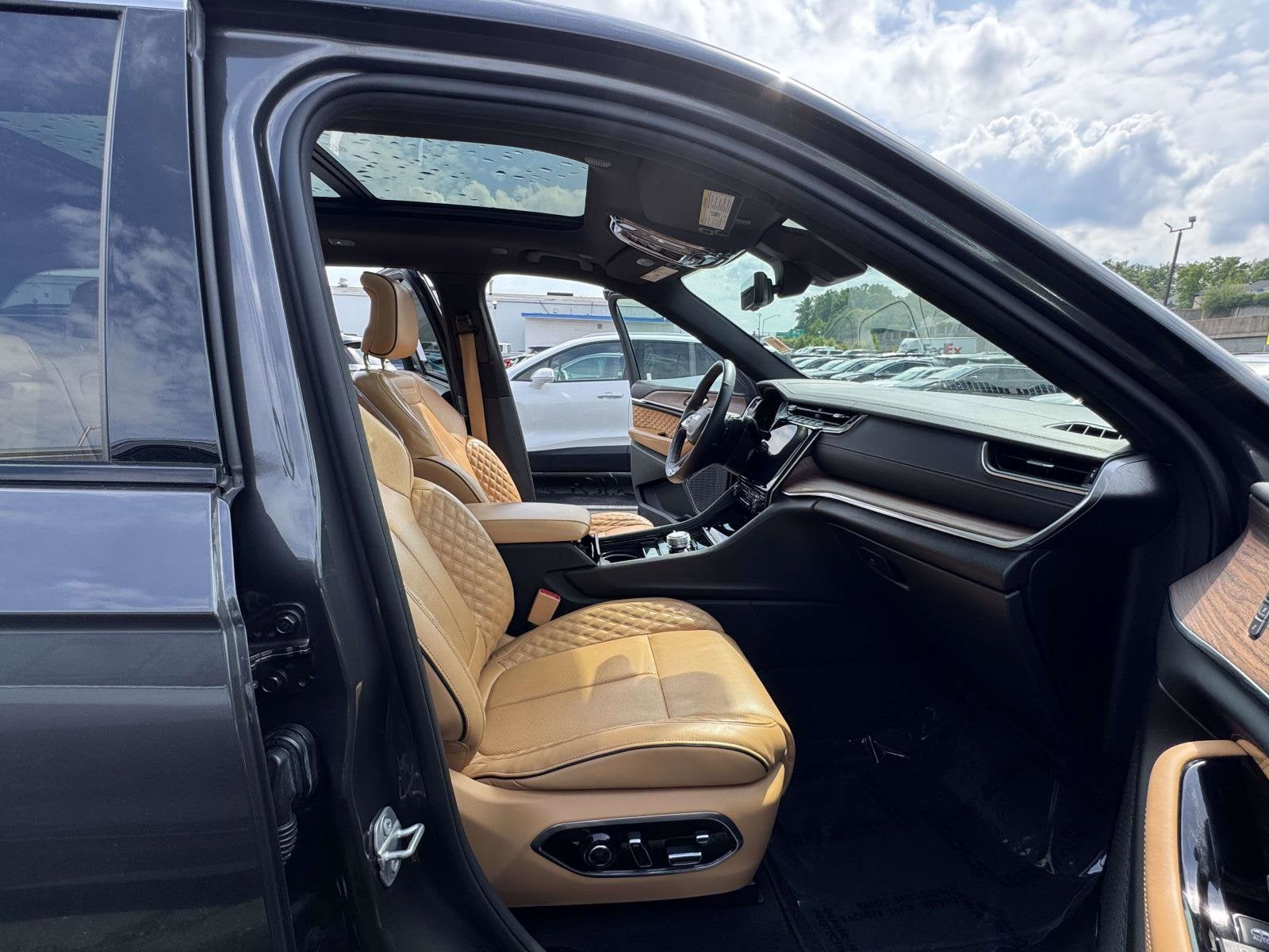 2023 Jeep Grand Cherokee Summit