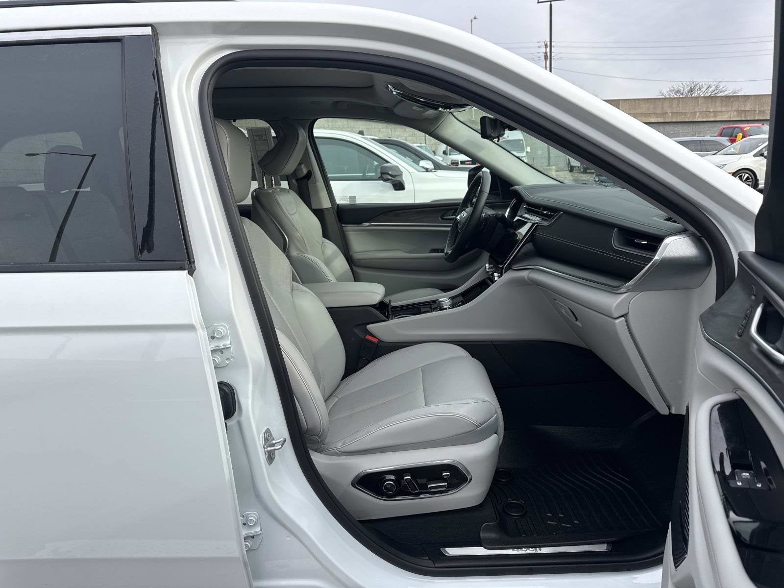 2022 Jeep Grand Cherokee 4xe Overland