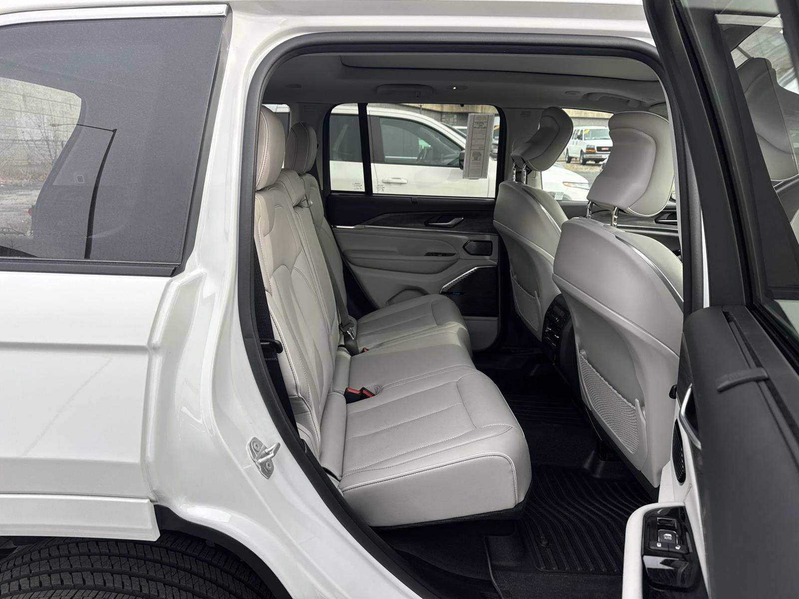 2022 Jeep Grand Cherokee 4xe Overland