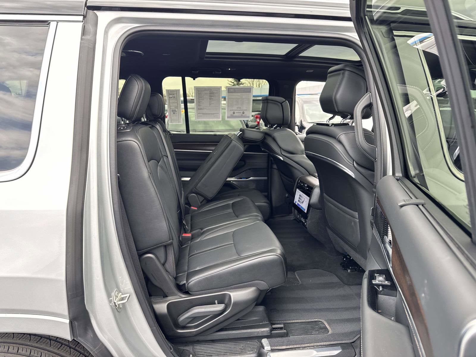 2024 Jeep Grand Wagoneer BASE