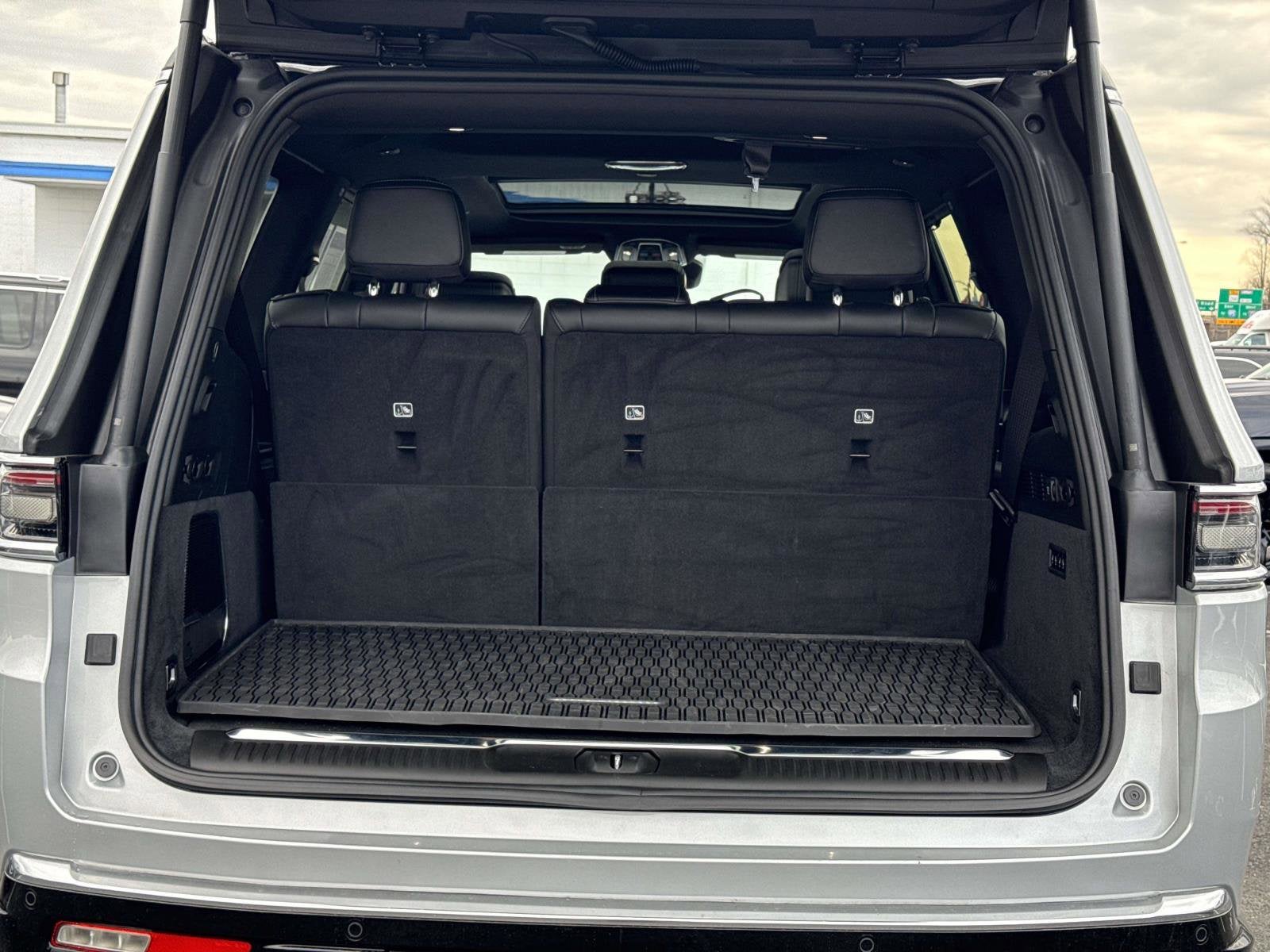 2024 Jeep Grand Wagoneer BASE