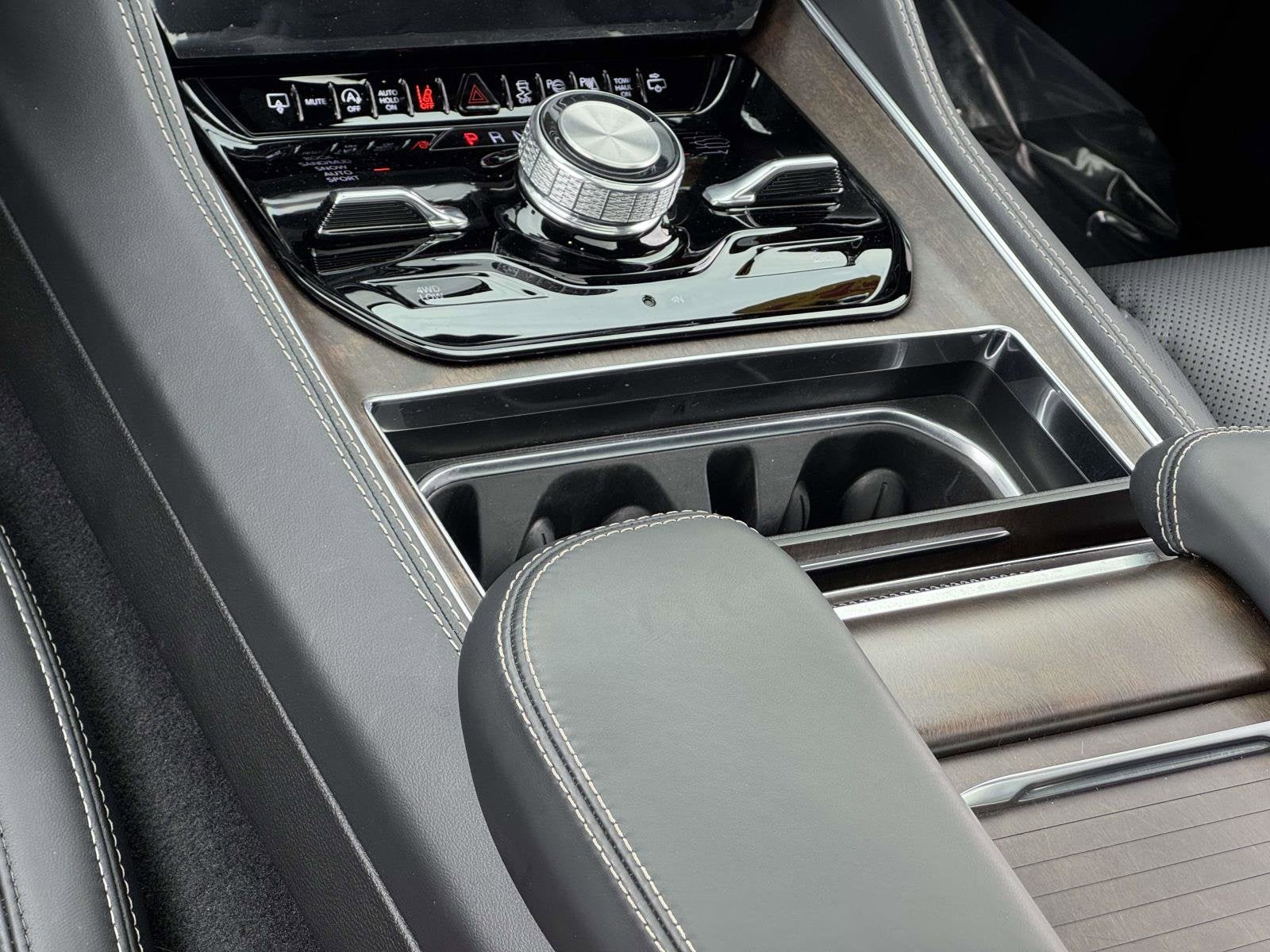 2024 Jeep Grand Wagoneer BASE