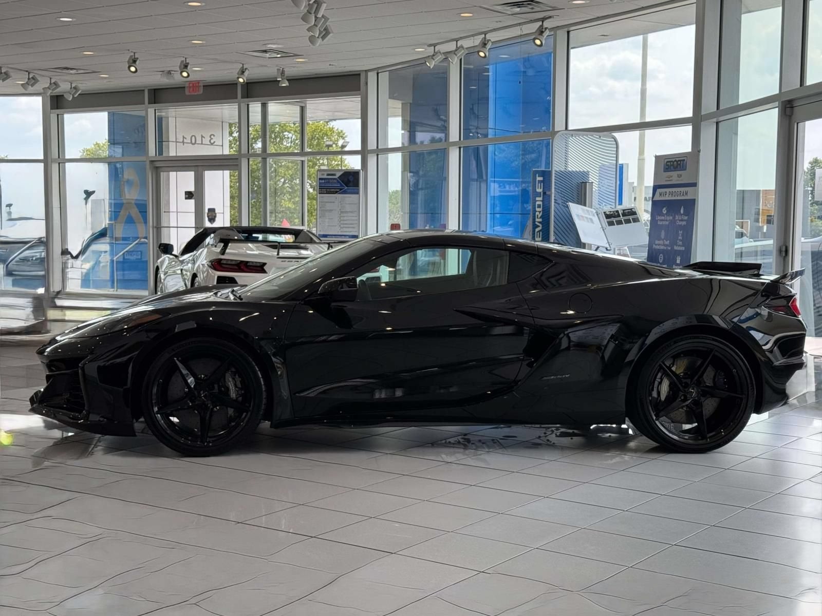 2025 Chevrolet Corvette E-Ray 1LZ