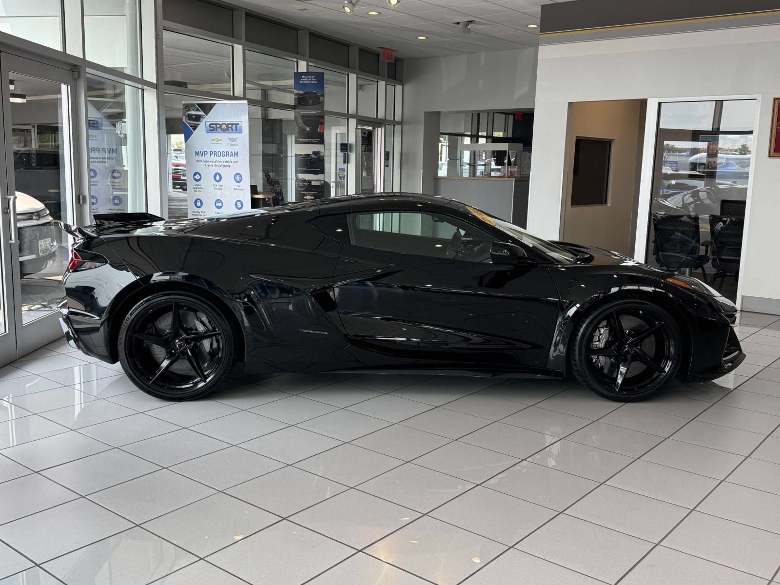 2025 Chevrolet Corvette E-Ray 1LZ