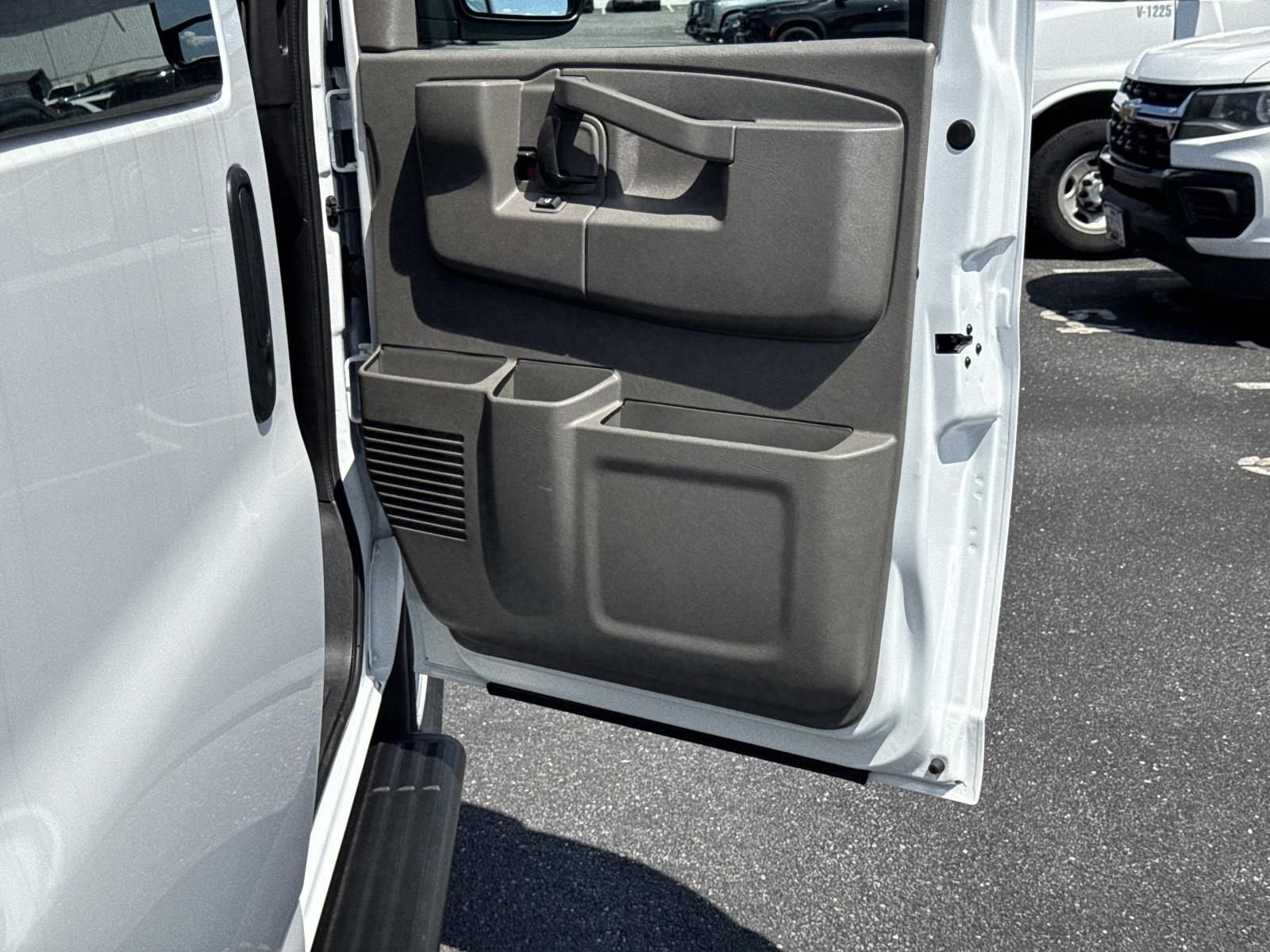 2026 Chevrolet Express Passenger 1LS