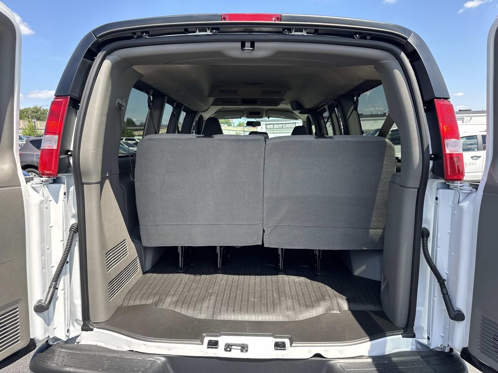 2026 Chevrolet Express Passenger 1LS