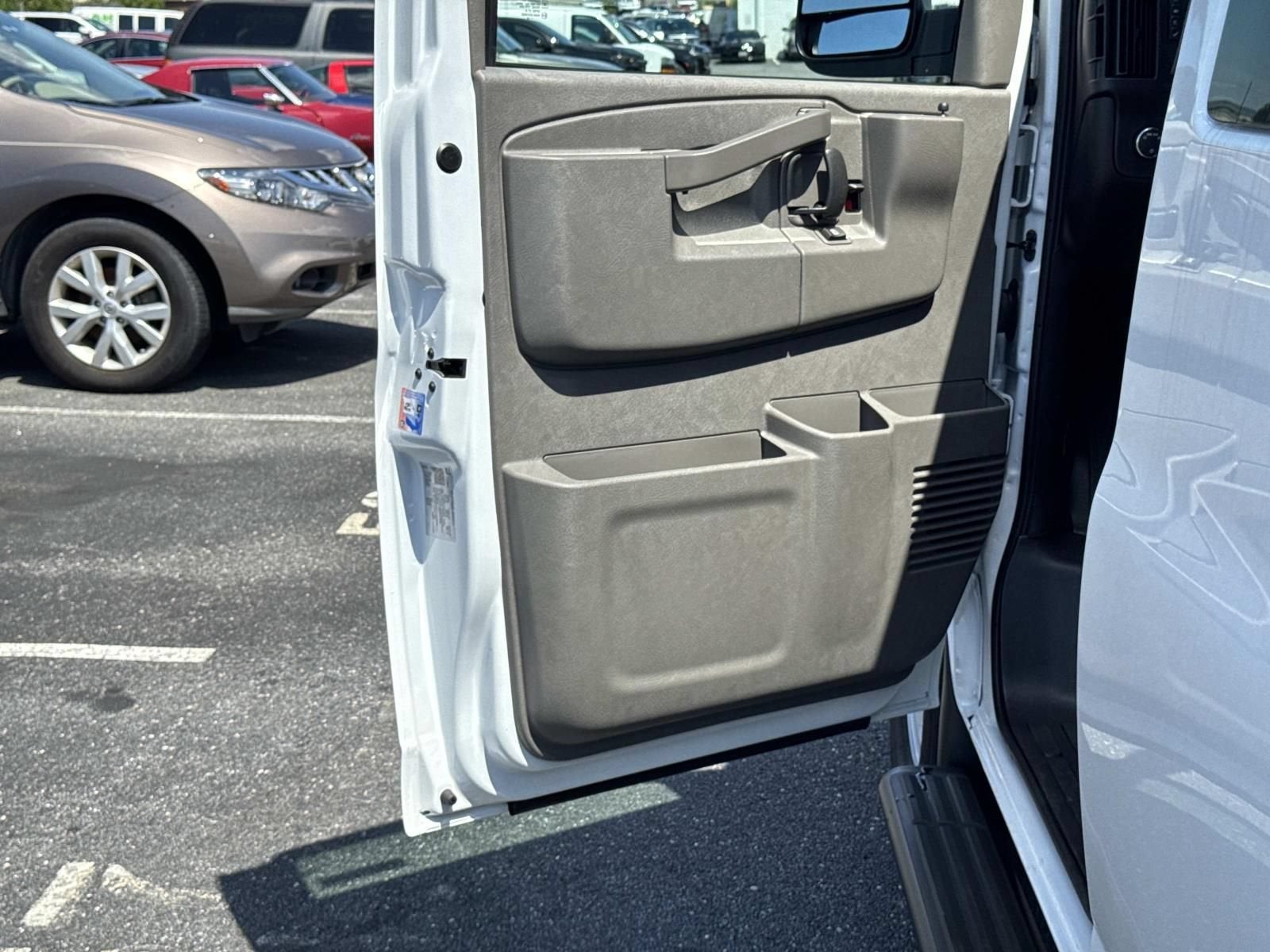 2026 Chevrolet Express Passenger 1LS