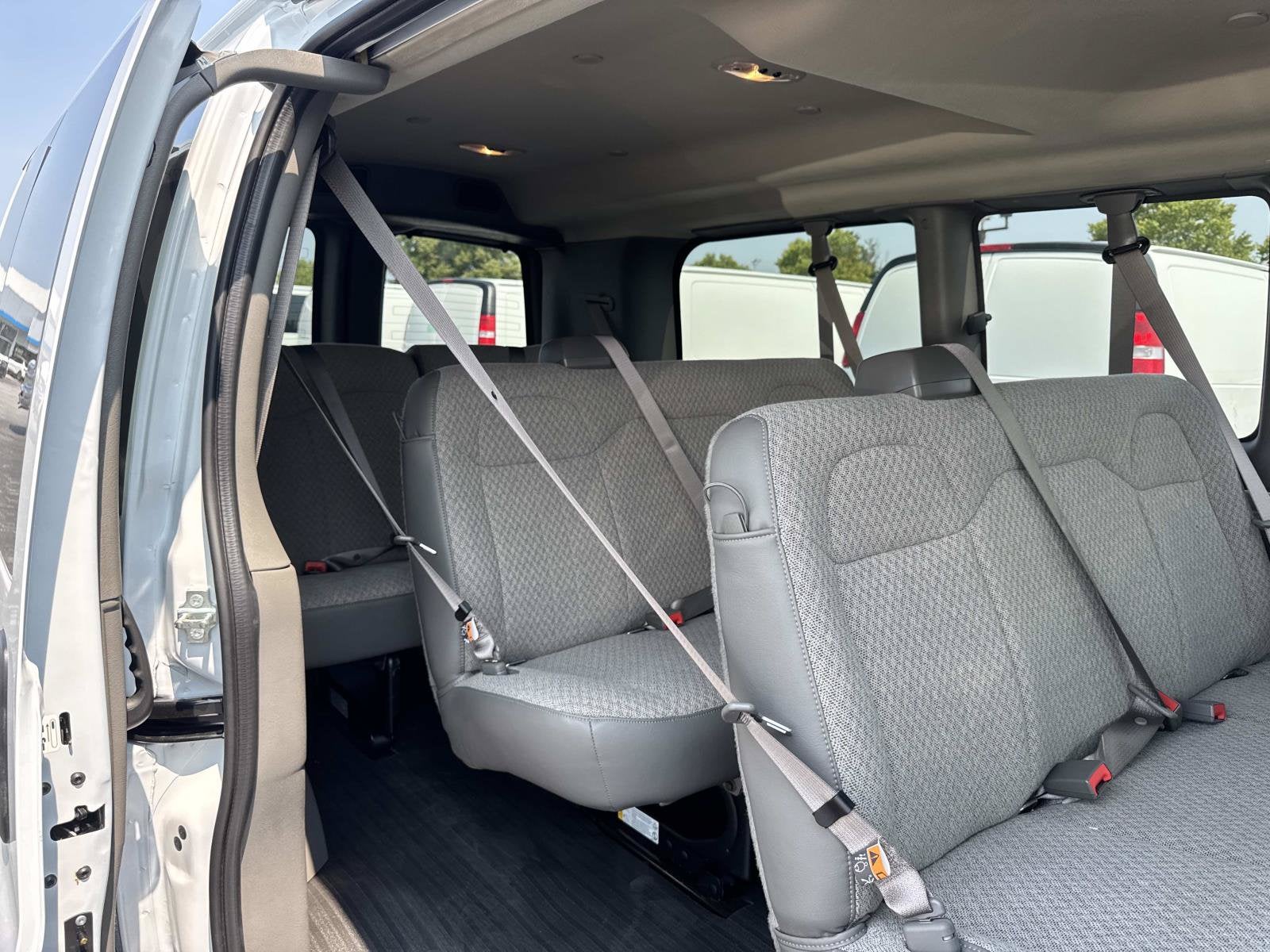 2026 Chevrolet Express Passenger 1LS