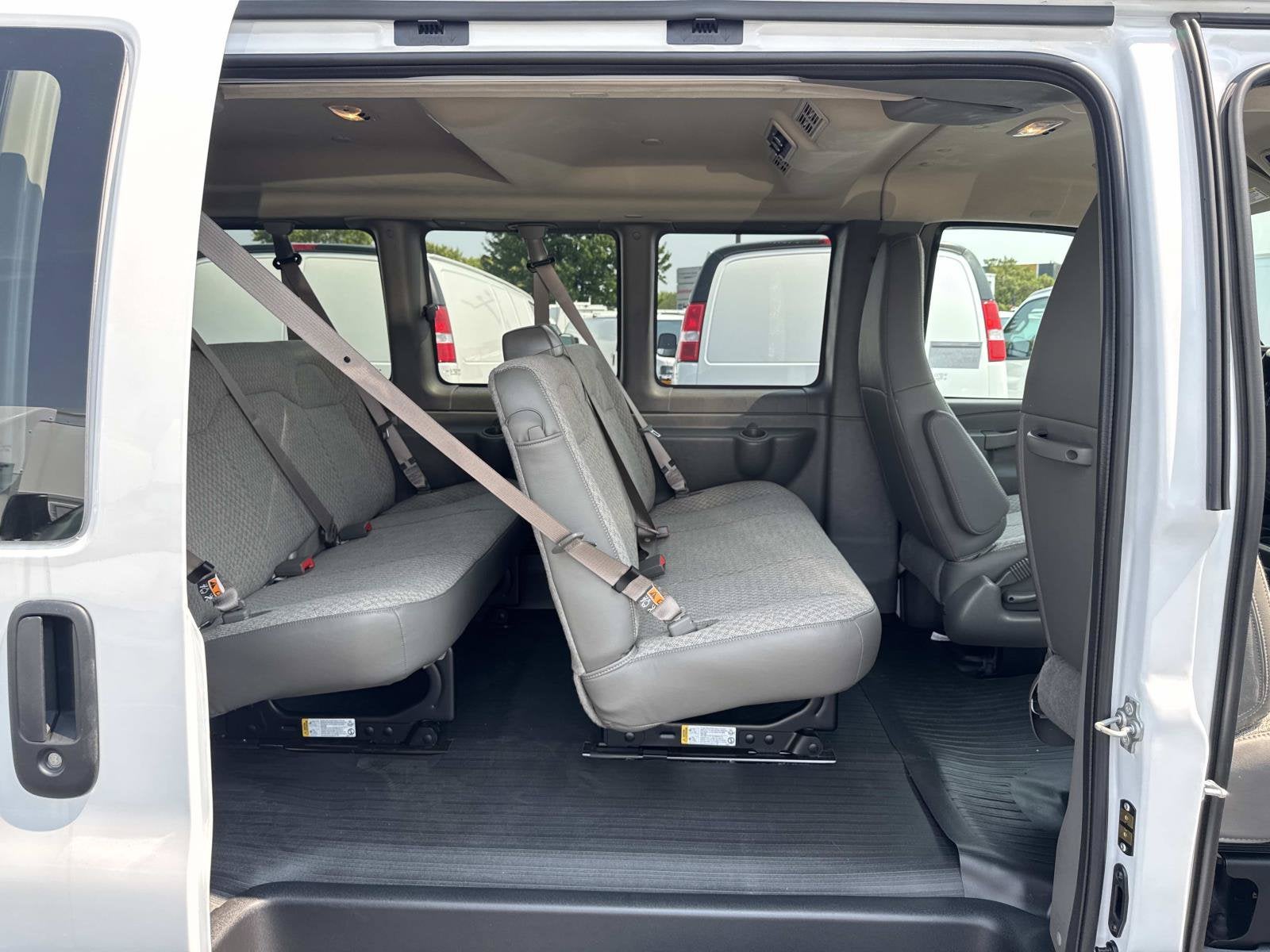 2026 Chevrolet Express Passenger 1LS