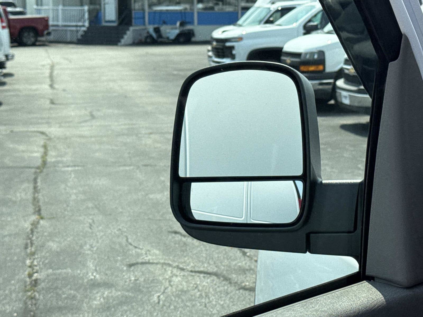2026 Chevrolet Express Passenger 1LS