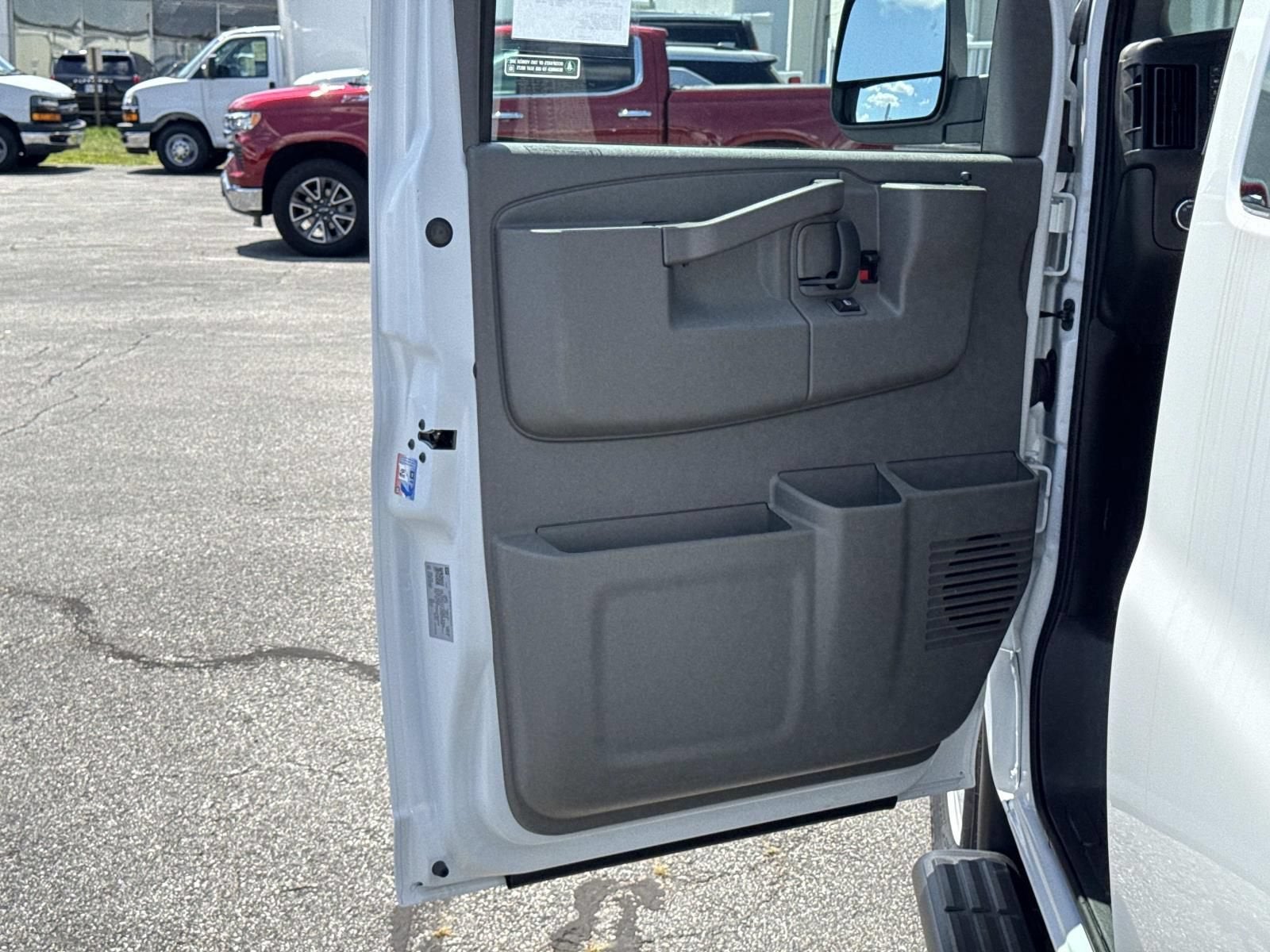 2026 Chevrolet Express Passenger 1LS