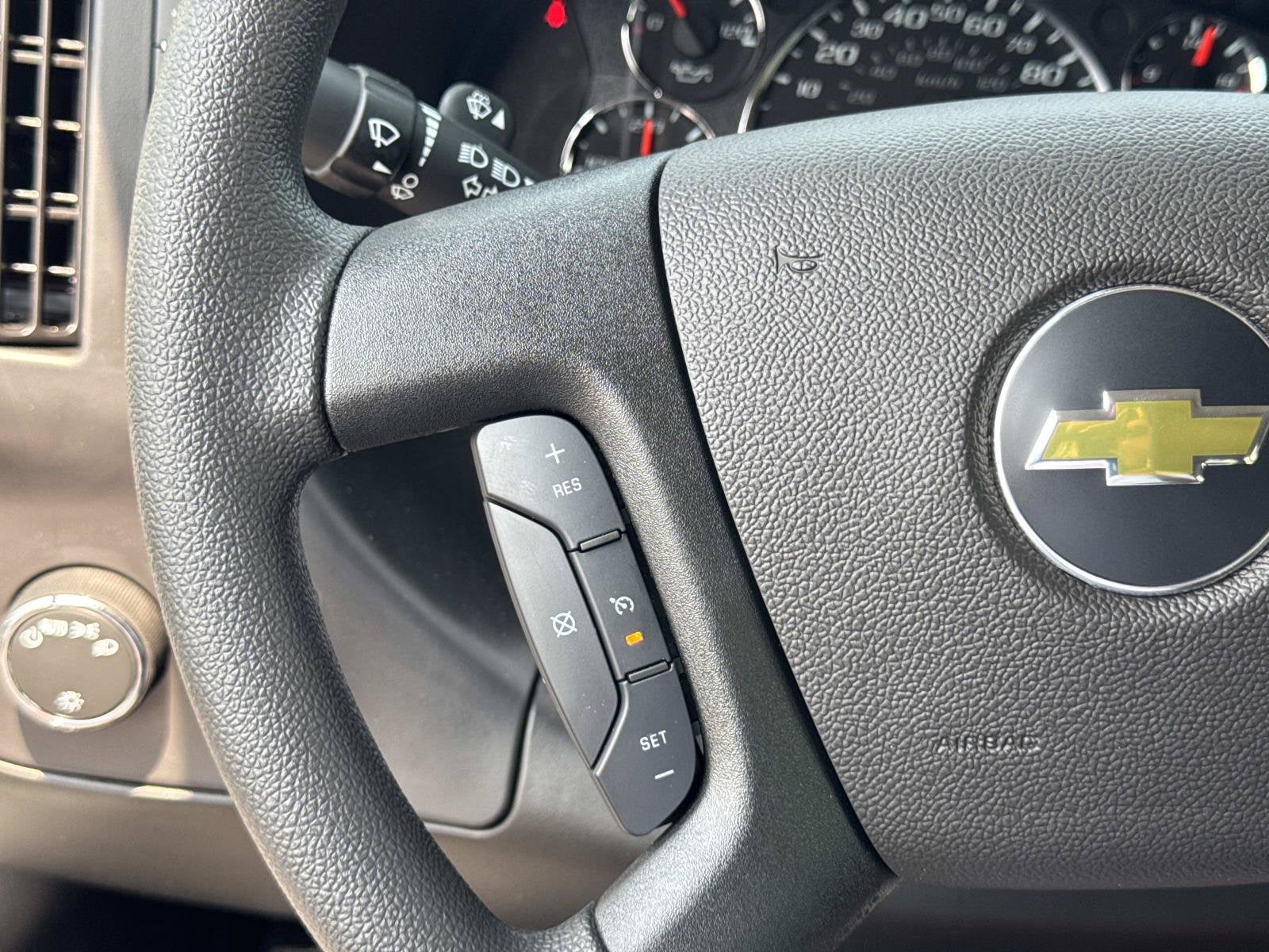 2026 Chevrolet Express Passenger 1LS