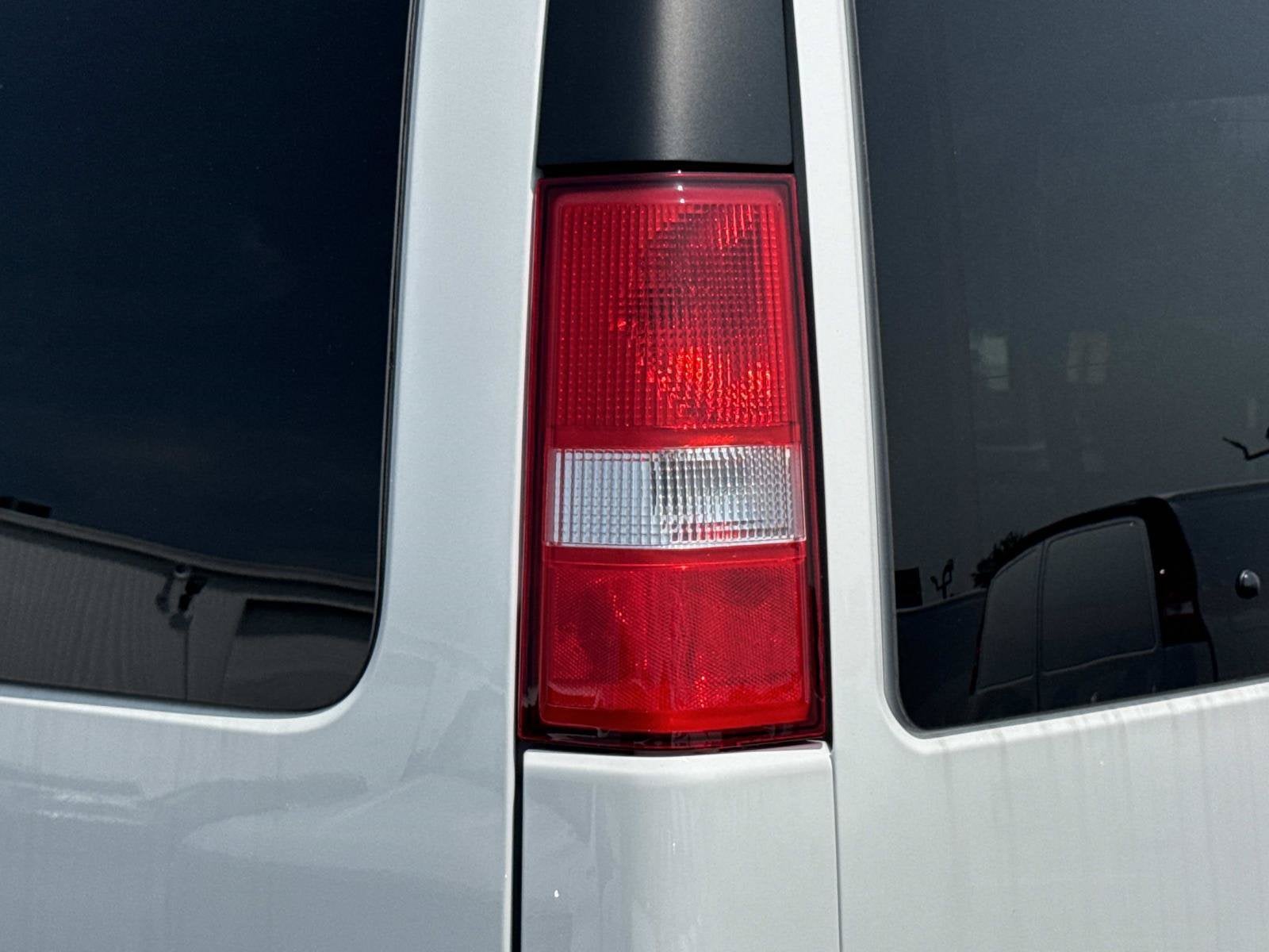 2026 Chevrolet Express Passenger 1LS