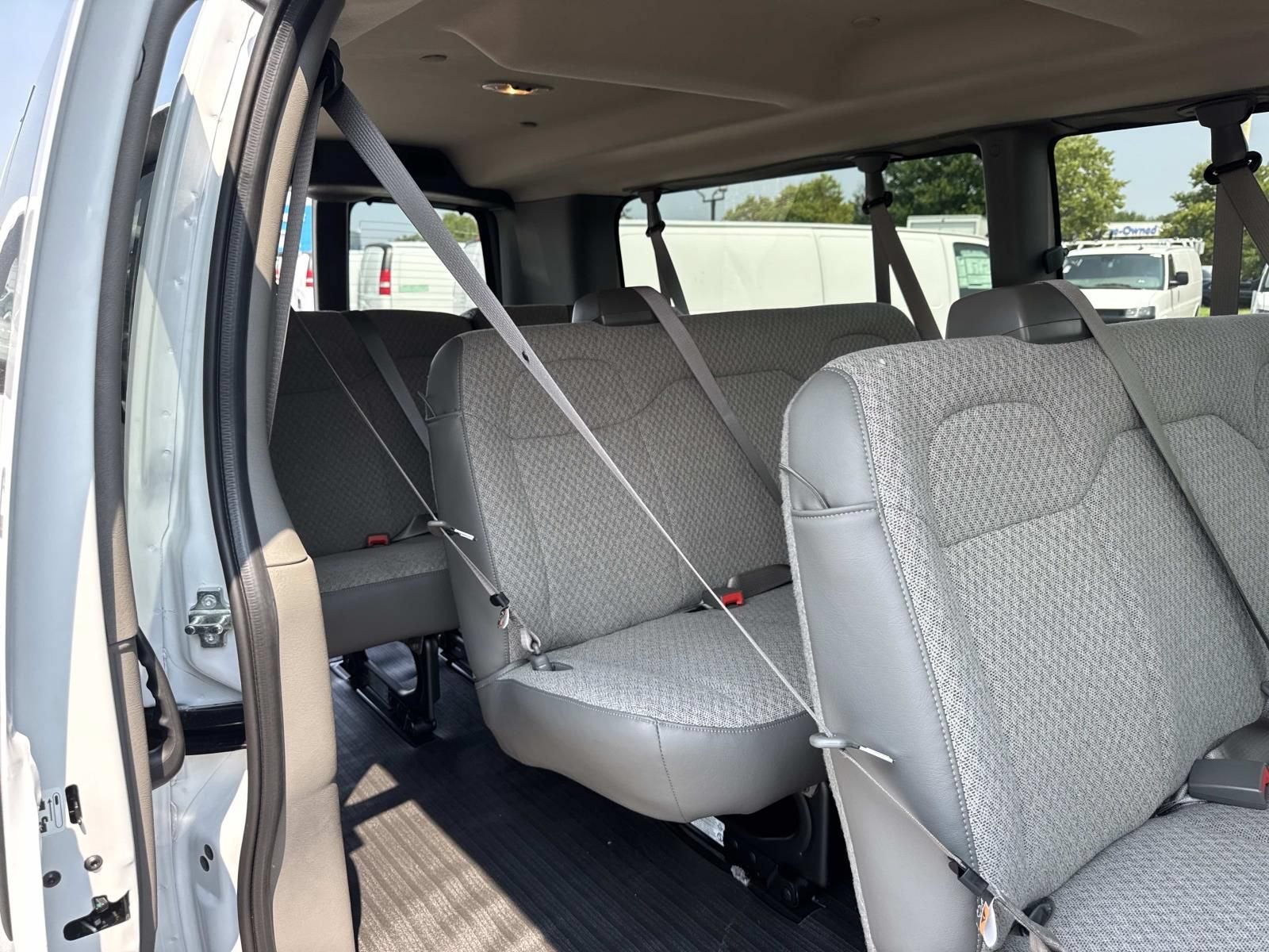 2026 Chevrolet Express Passenger 1LS
