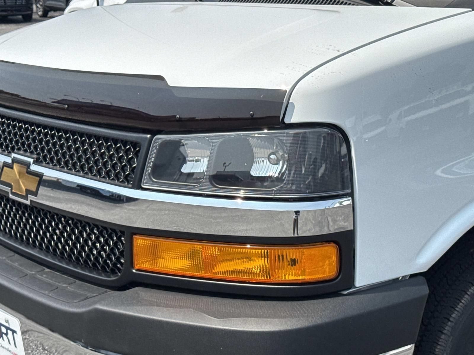 2026 Chevrolet Express Passenger 1LS