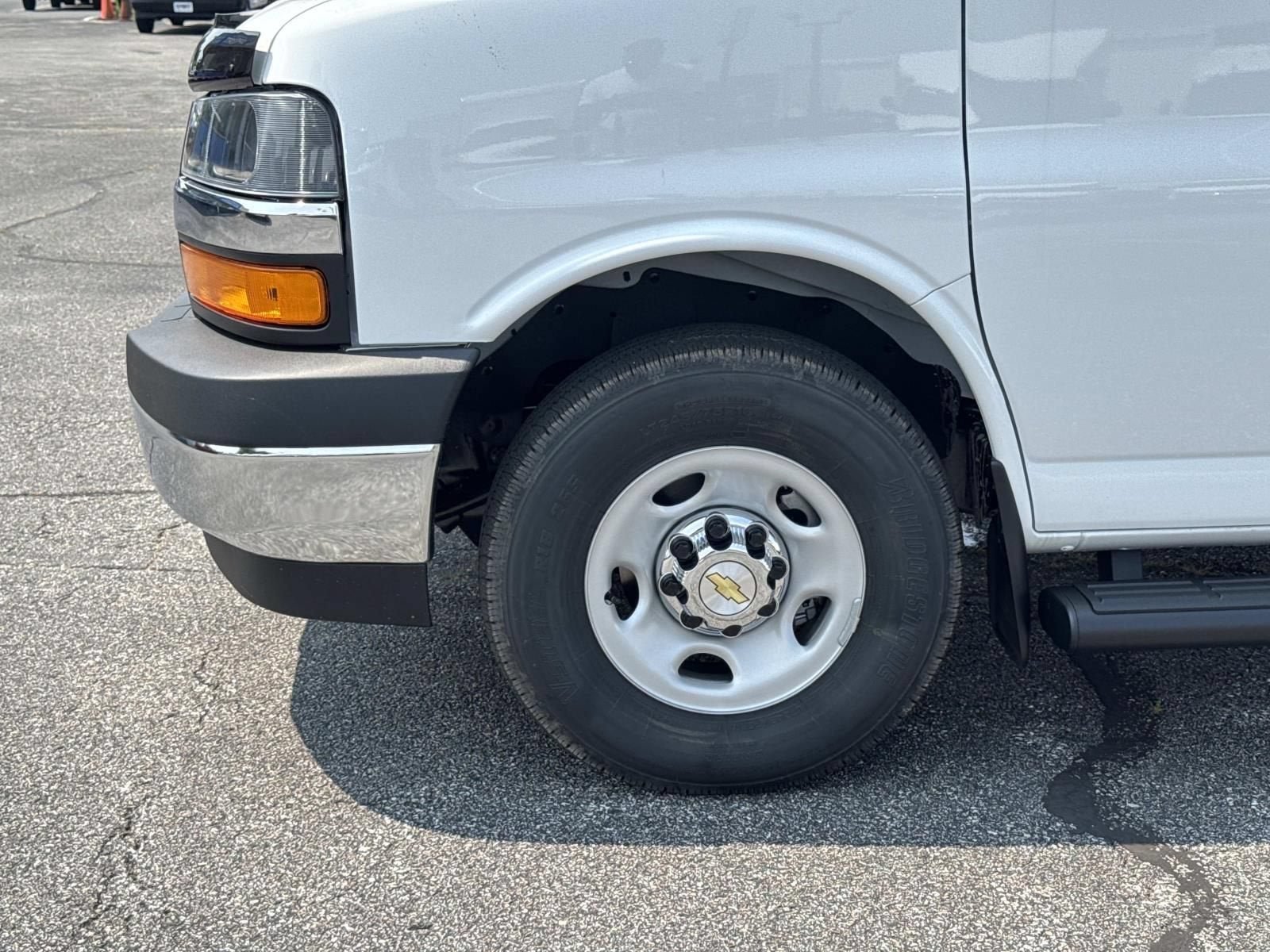 2026 Chevrolet Express Passenger 1LS
