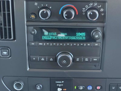 2025 Chevrolet Express Passenger 1LT