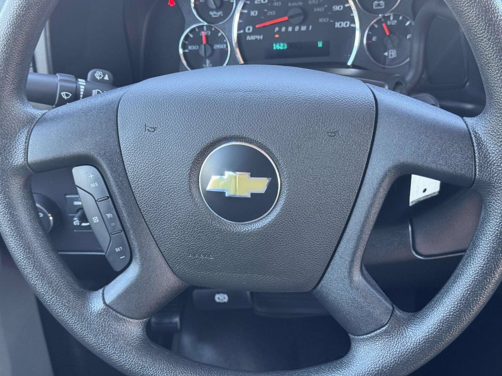 2025 Chevrolet Express Passenger 1LT