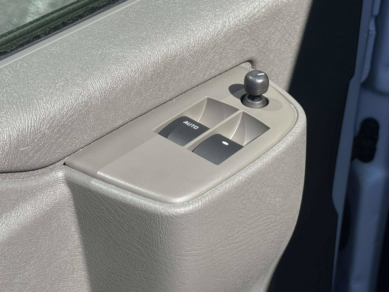 2025 Chevrolet Express Passenger 1LT