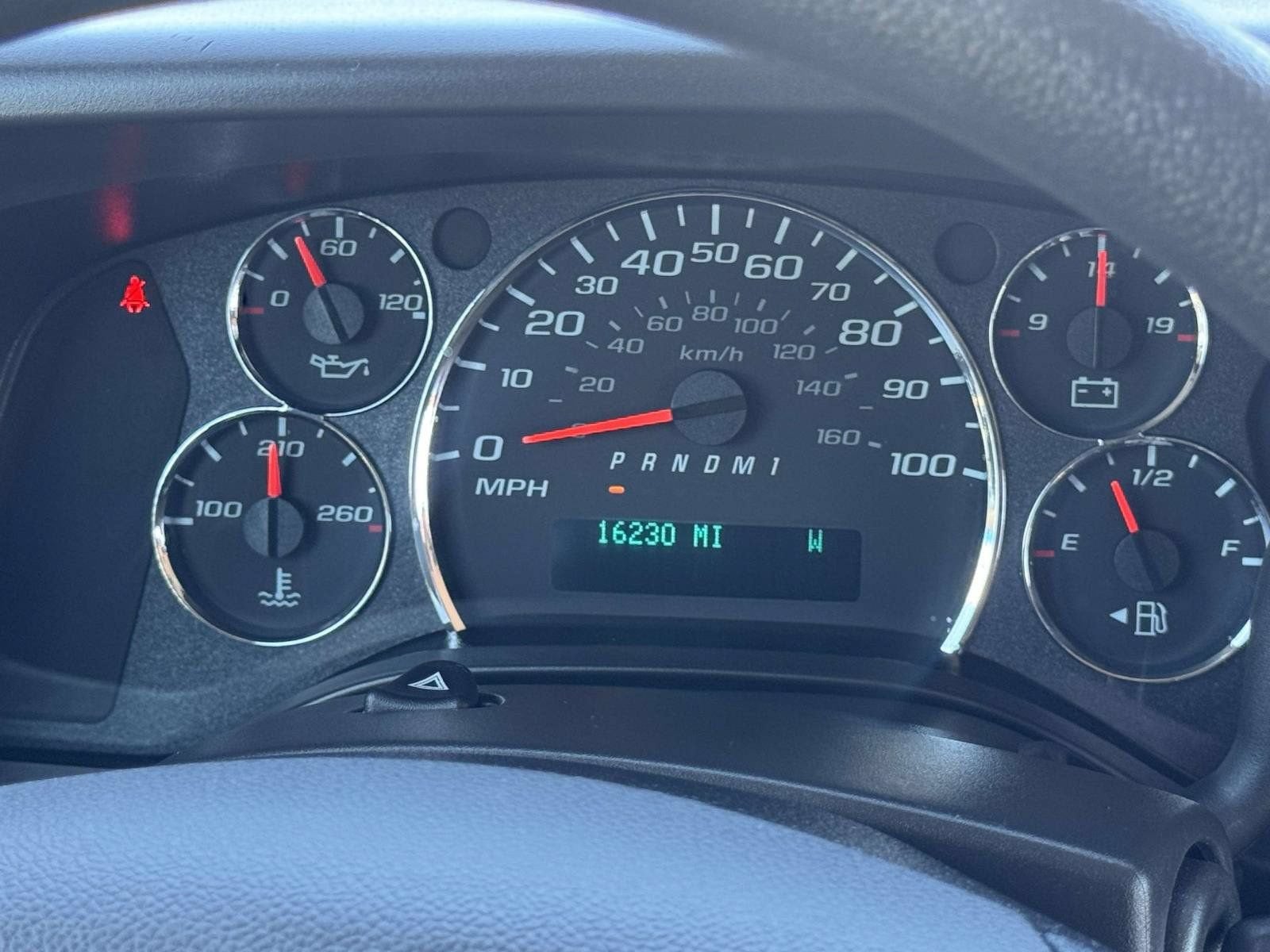 2025 Chevrolet Express Passenger 1LT