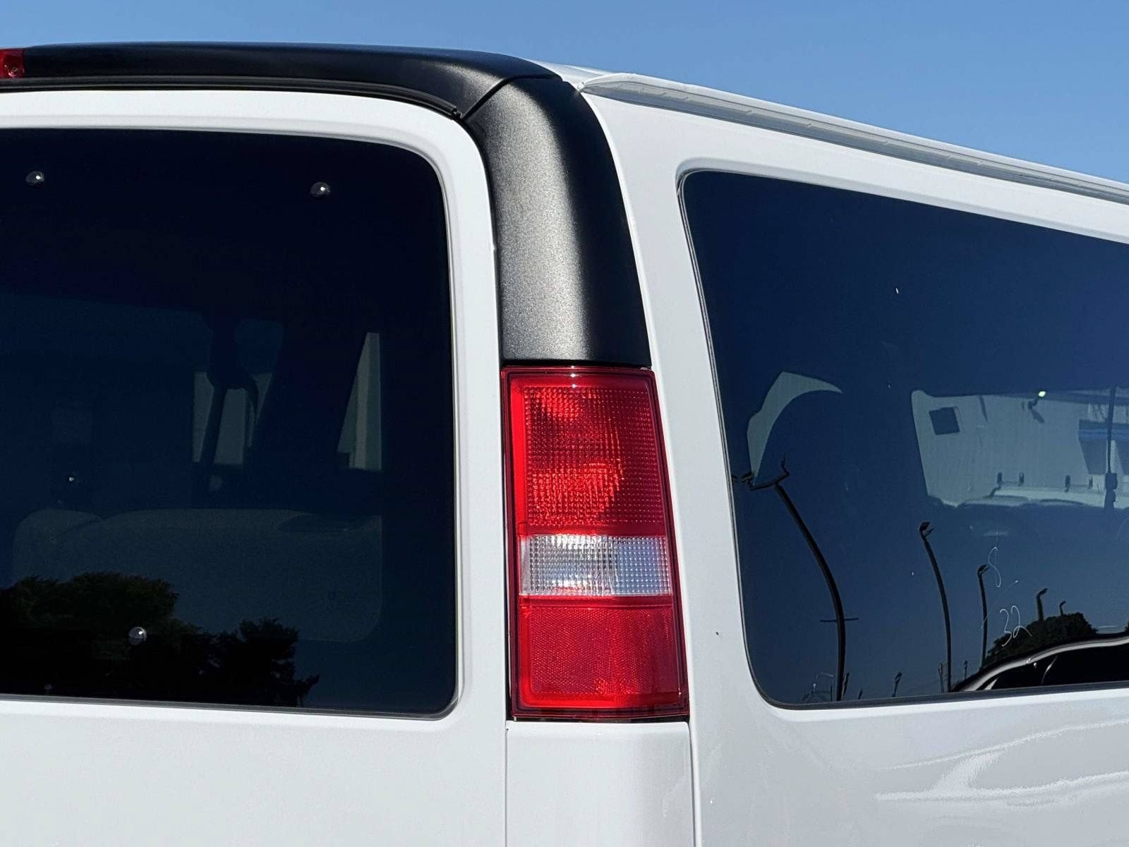 2025 Chevrolet Express Passenger 1LT