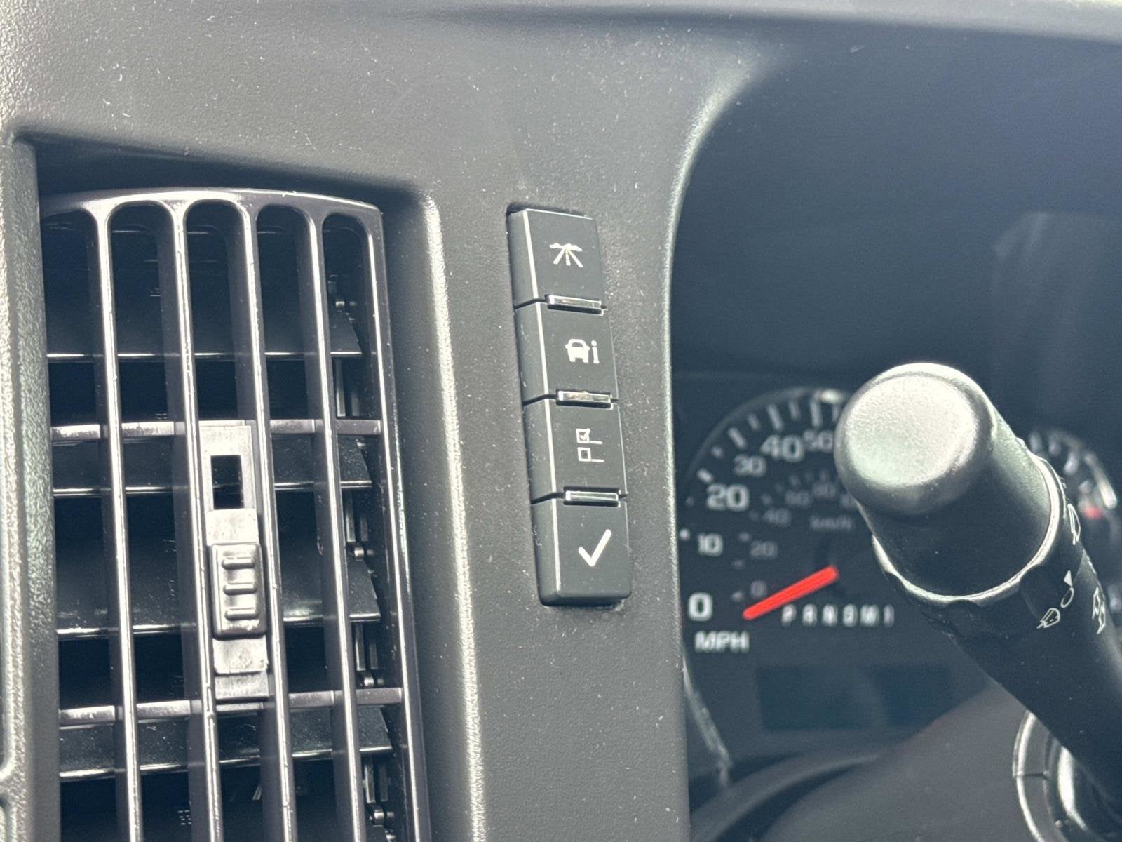 2024 Chevrolet Express Passenger 3500 1LT