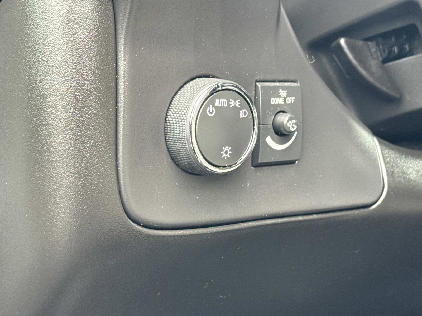 2024 Chevrolet Express Passenger 3500 1LT