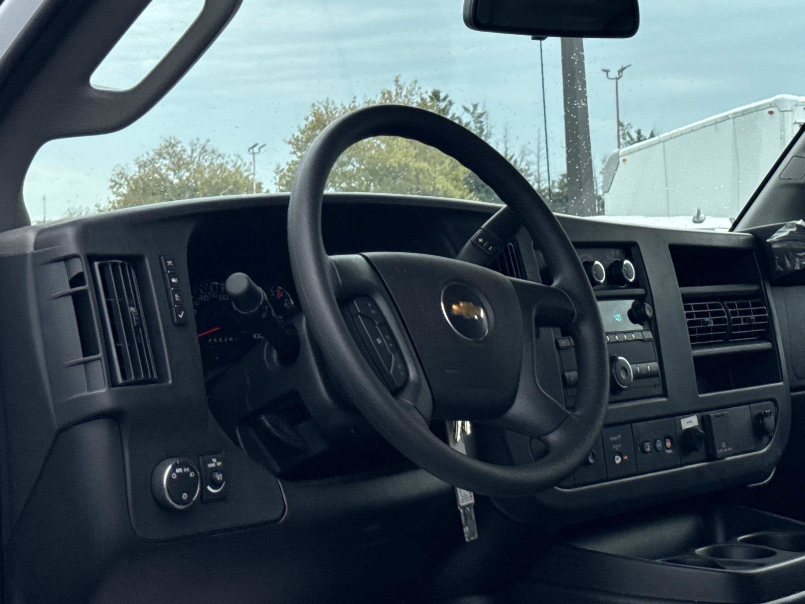 2025 Chevrolet Express Cutaway 3500 1WT