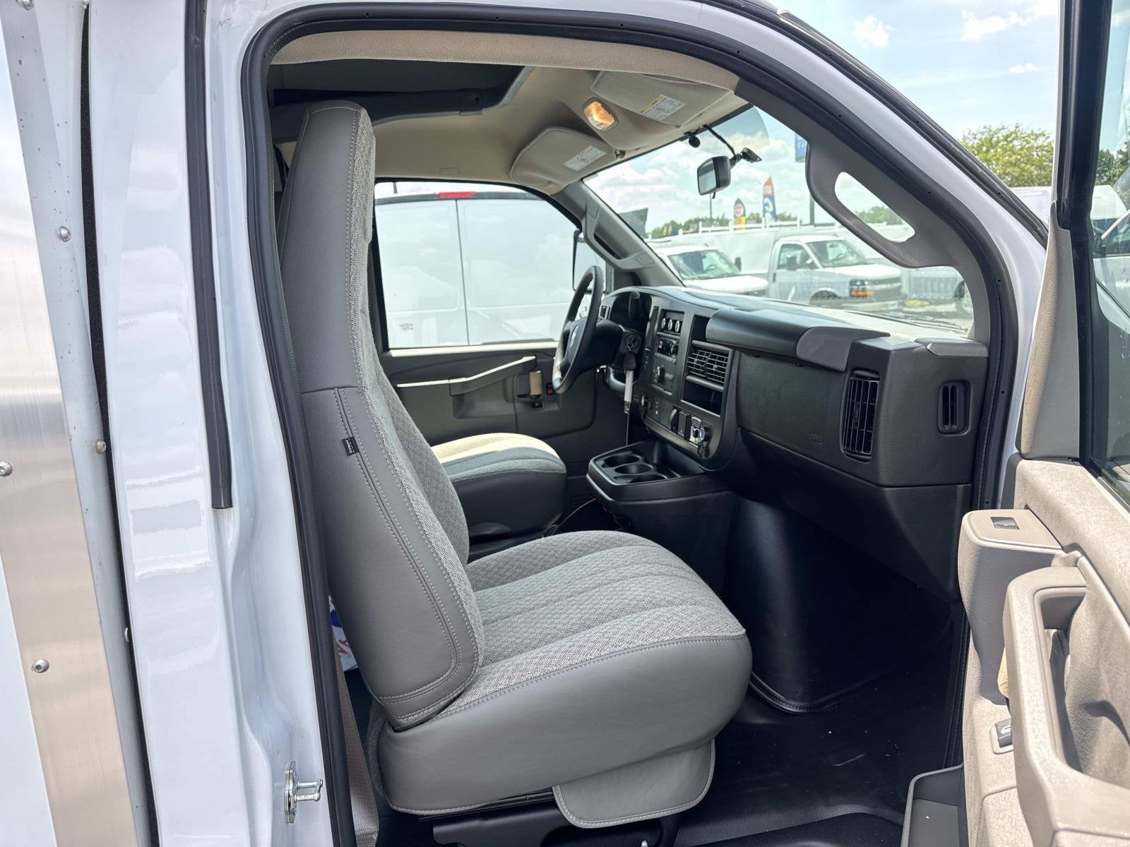 2026 Chevrolet Express Cutaway 3500 1WT