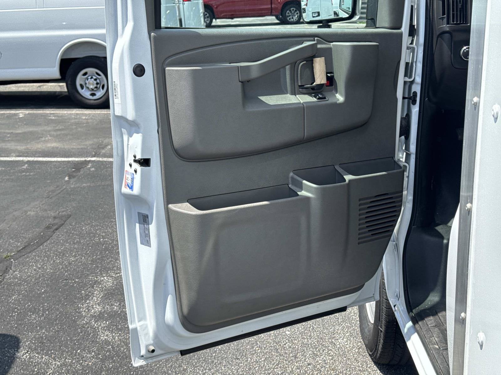 2026 Chevrolet Express Cutaway 3500 1WT