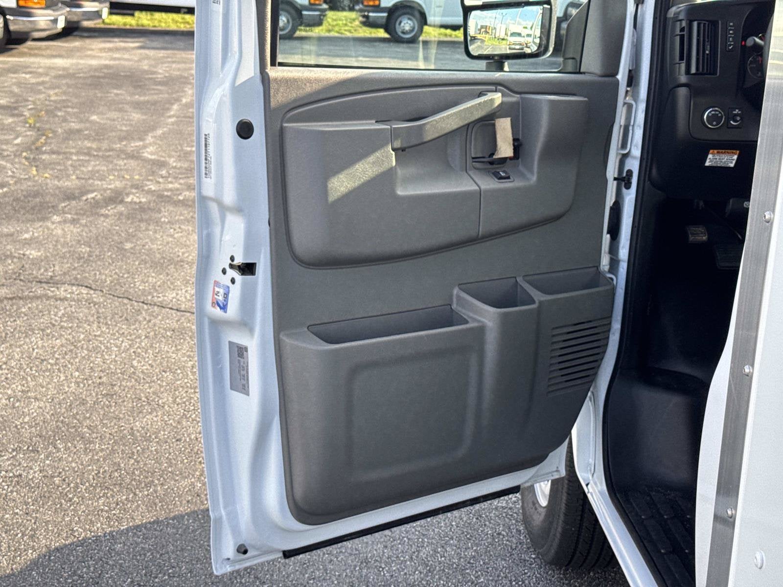 2026 Chevrolet Express Cutaway 3500 1WT