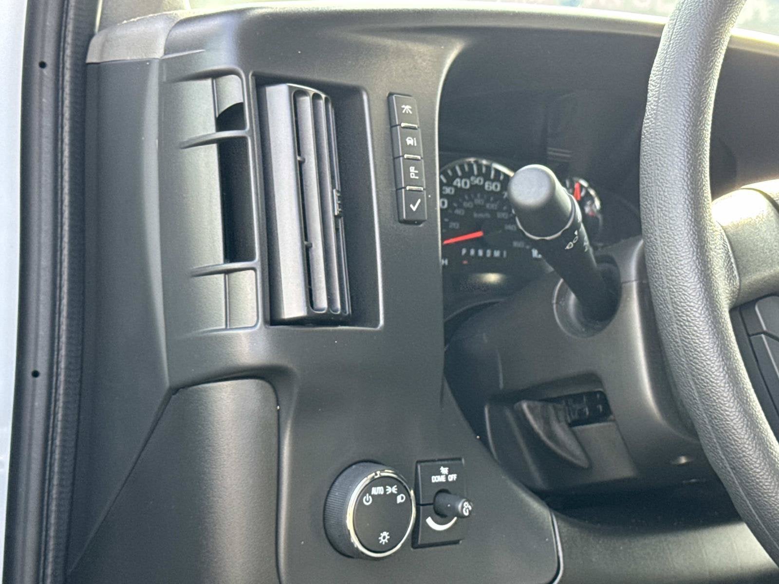 2026 Chevrolet Express Cutaway 3500 1WT