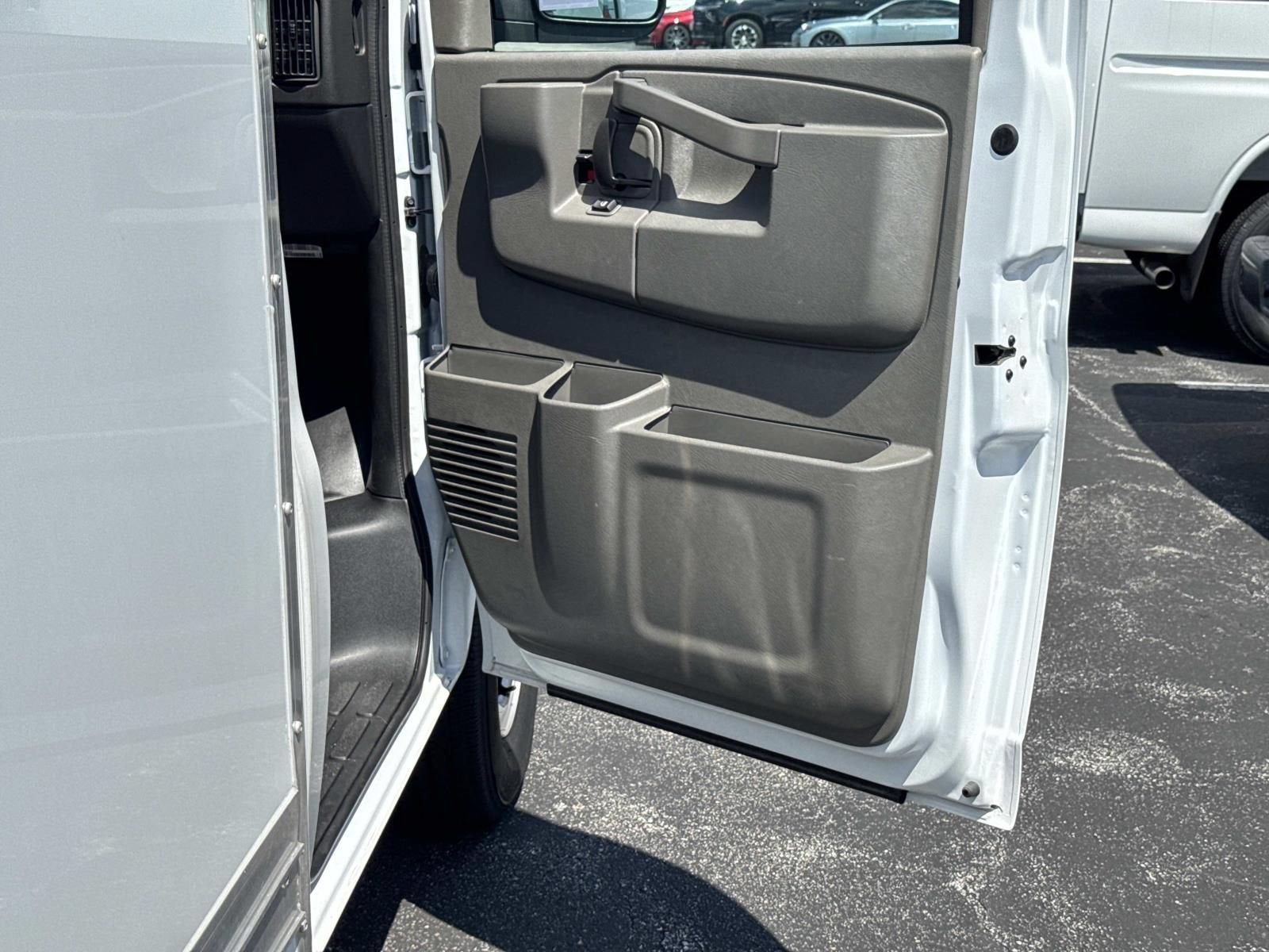 2026 Chevrolet Express Cutaway 3500 1WT