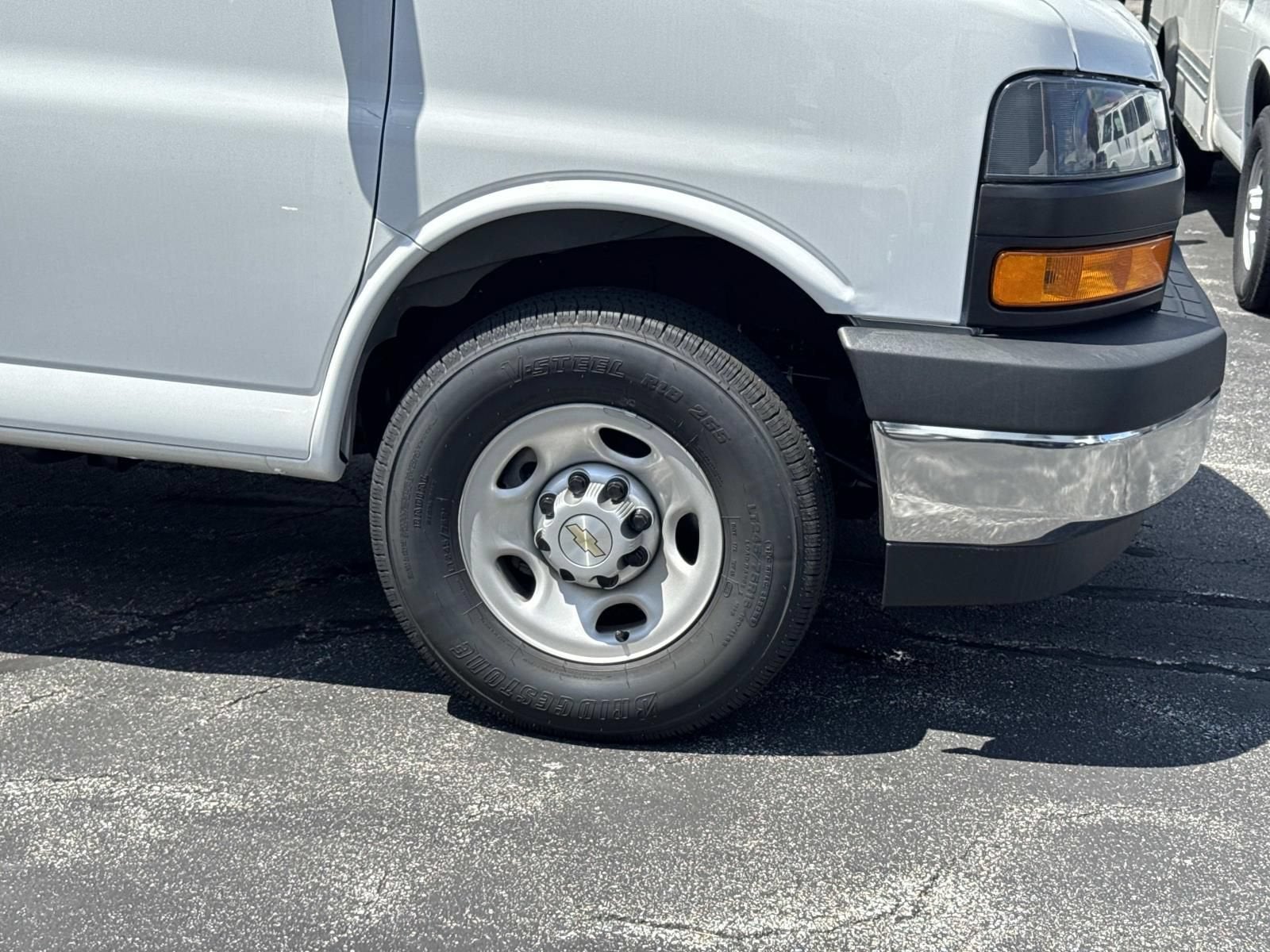2026 Chevrolet Express Cutaway 3500 1WT