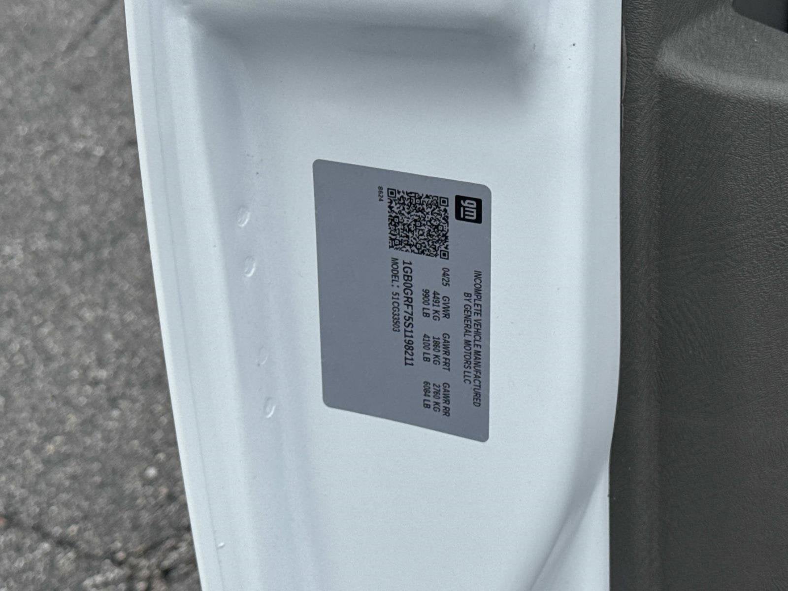 2025 Chevrolet Express Cutaway 3500 1WT