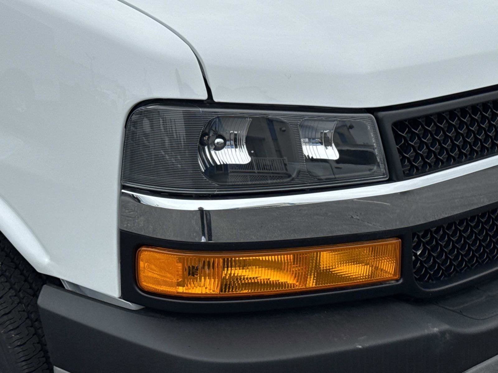 2025 Chevrolet Express Cutaway 3500 1WT