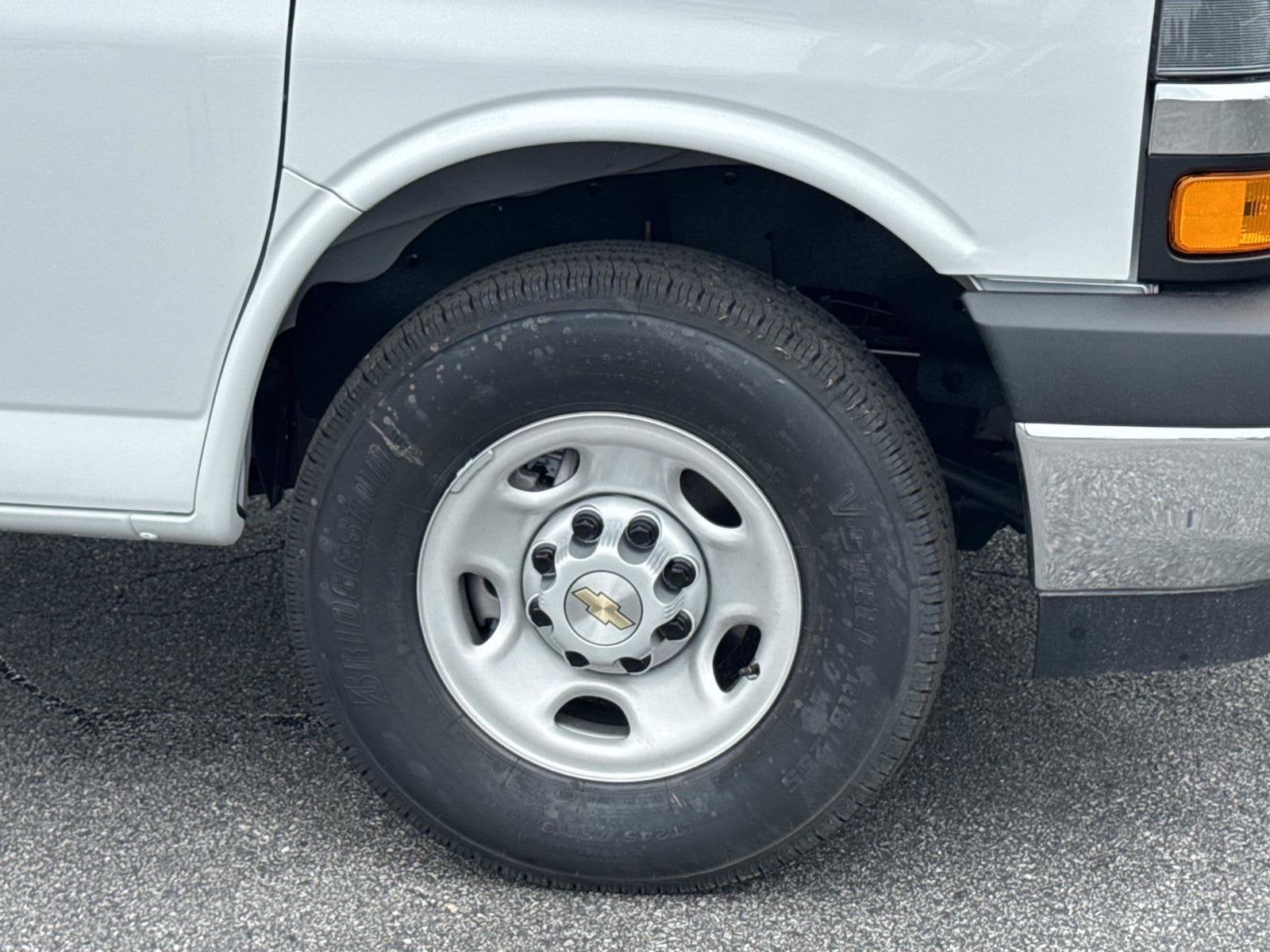 2025 Chevrolet Express Cutaway 3500 1WT