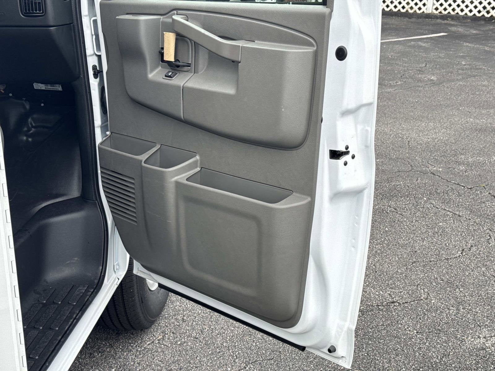 2025 Chevrolet Express Cutaway 3500 1WT