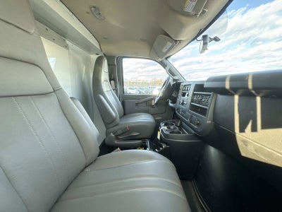 2025 Chevrolet Express Cutaway 3500 1WT