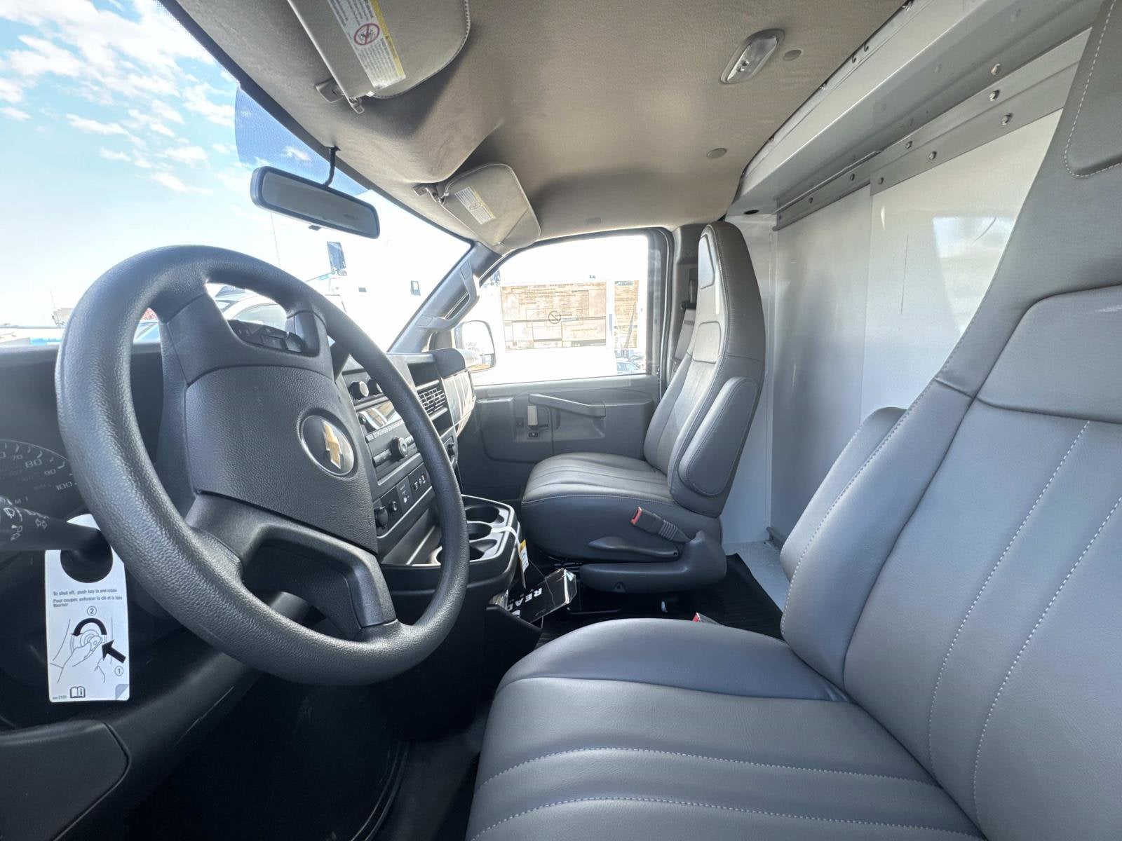 2025 Chevrolet Express Cutaway 3500 1WT