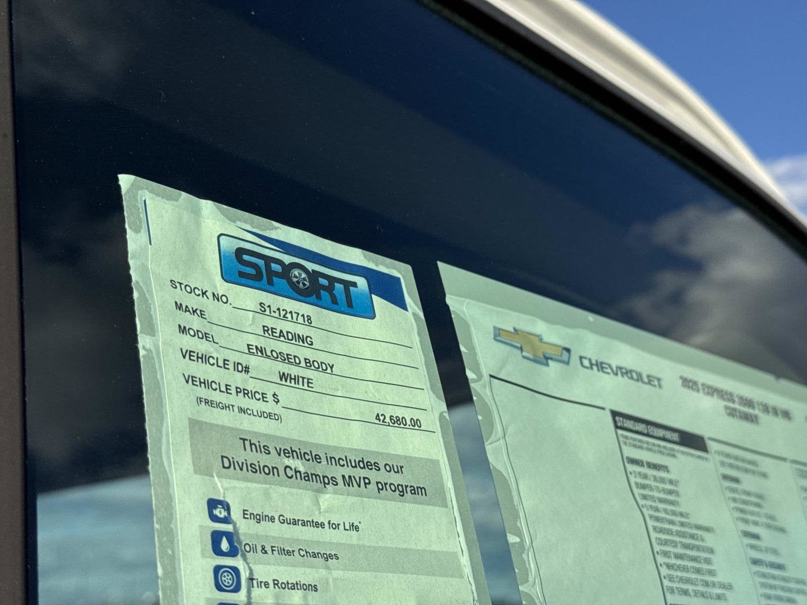 2025 Chevrolet Express Cutaway 3500 1WT