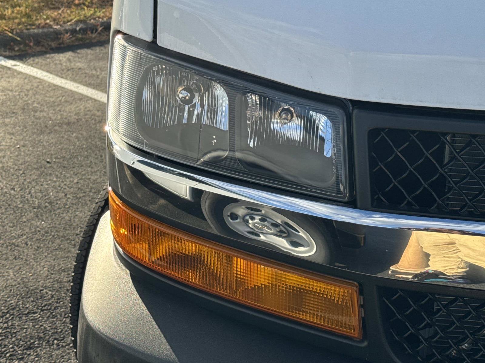 2025 Chevrolet Express Cutaway 3500 1WT