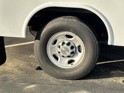 2025 Chevrolet Express Cutaway 3500 1WT