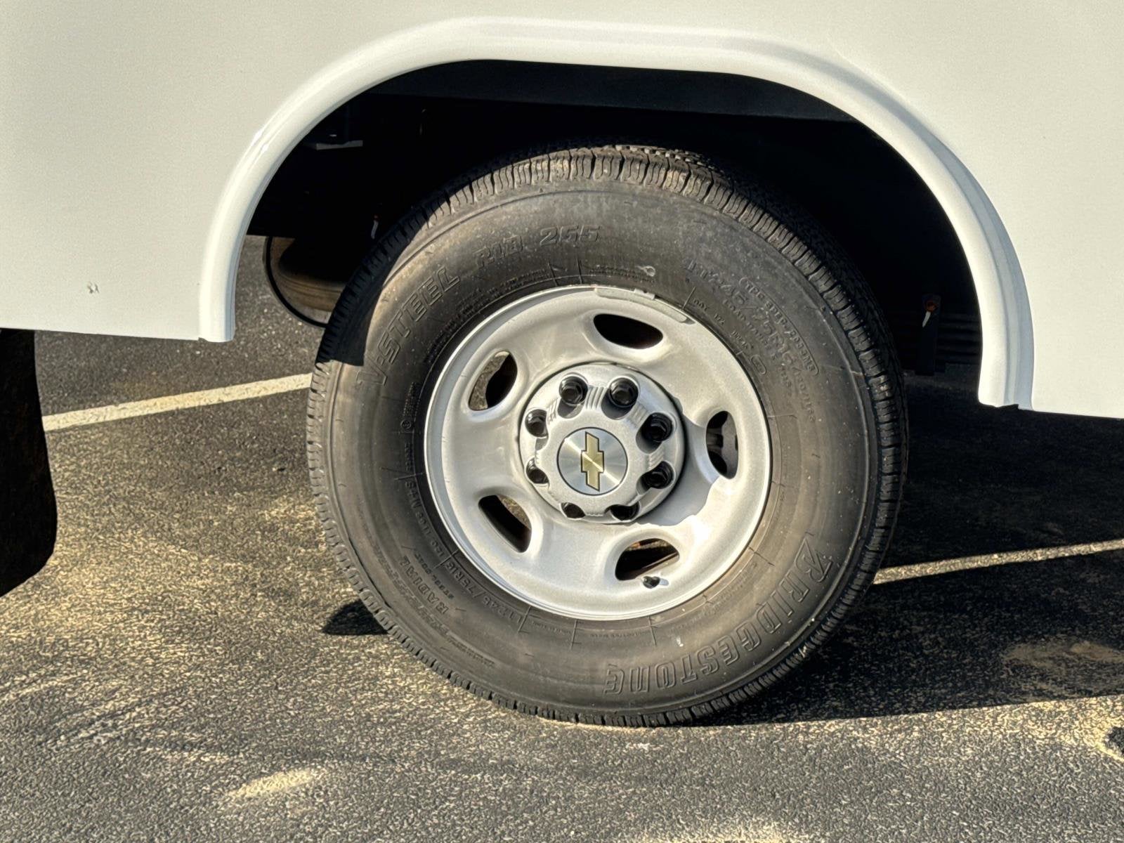 2025 Chevrolet Express Cutaway 3500 1WT