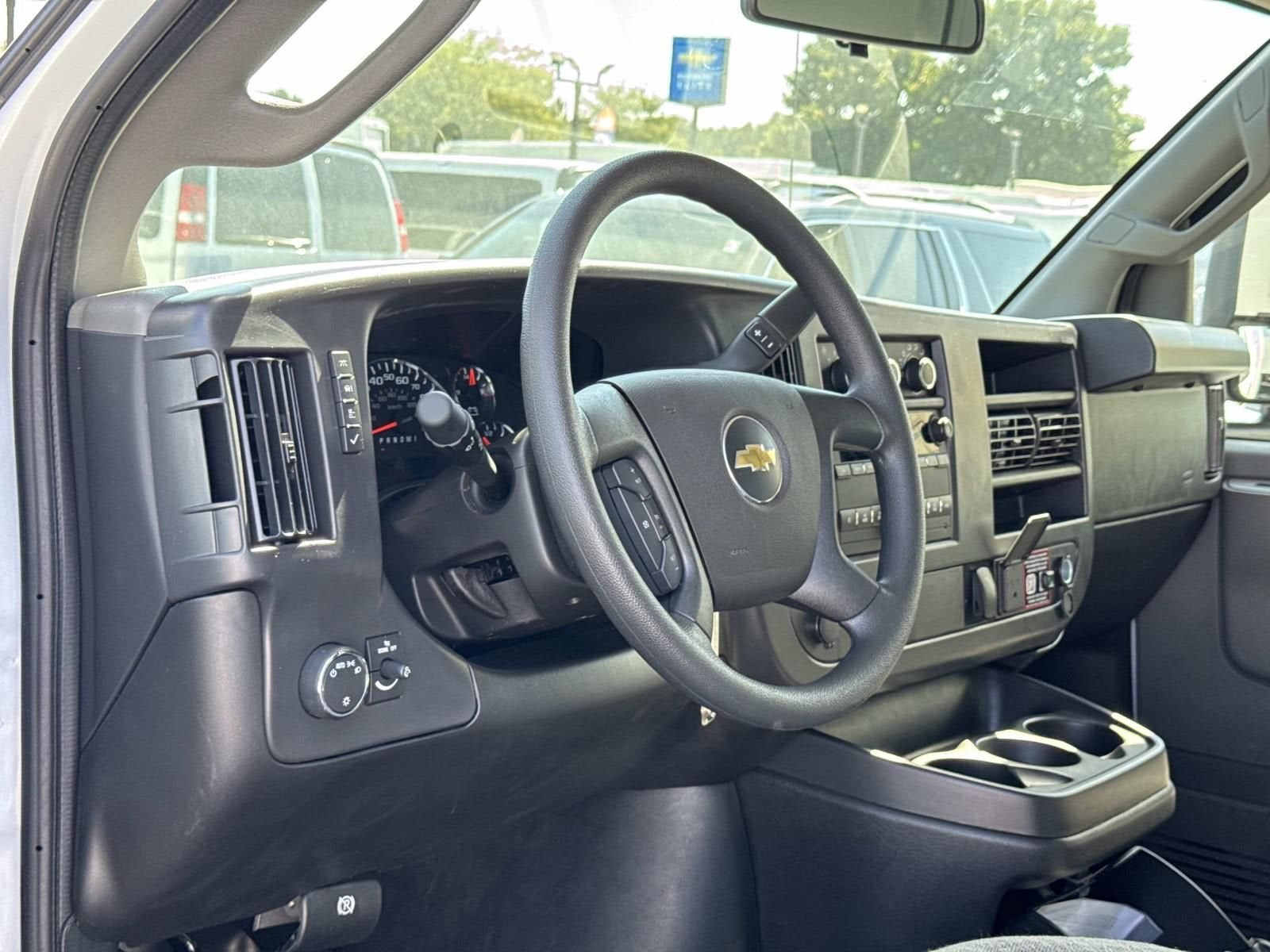 2026 Chevrolet Express Cutaway 3500 1WT