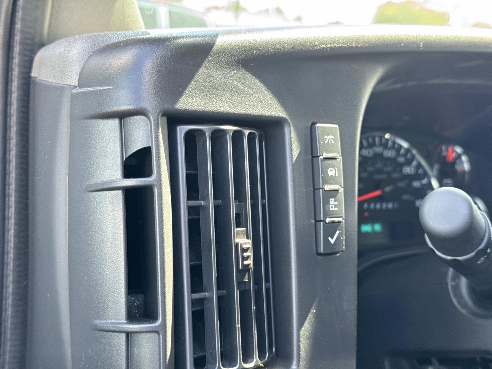 2026 Chevrolet Express Cutaway 3500 1WT