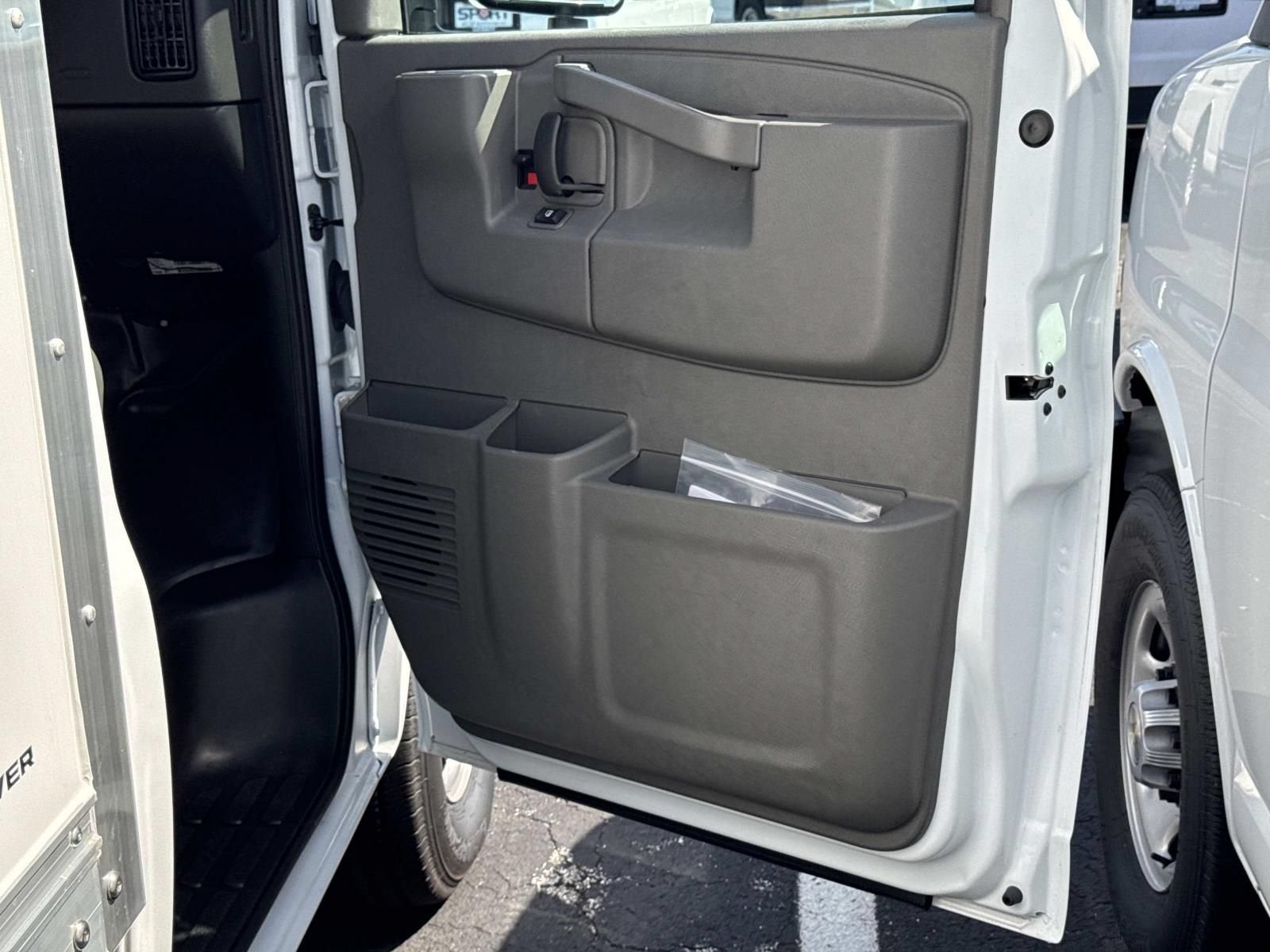 2026 Chevrolet Express Cutaway 3500 1WT