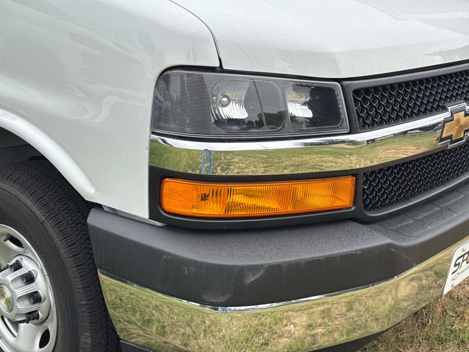 2025 Chevrolet Express Cutaway 3500 1WT