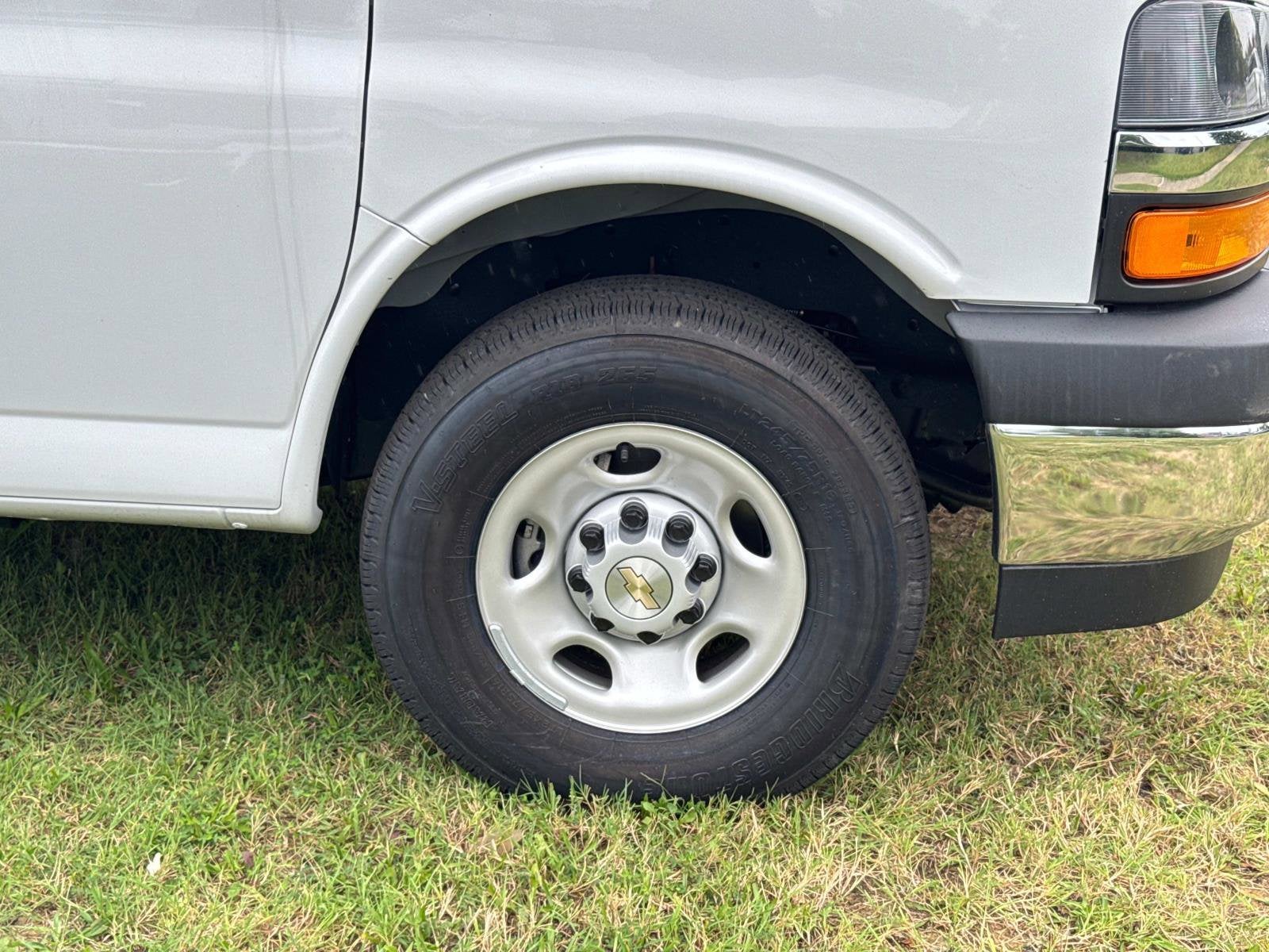 2025 Chevrolet Express Cutaway 3500 1WT