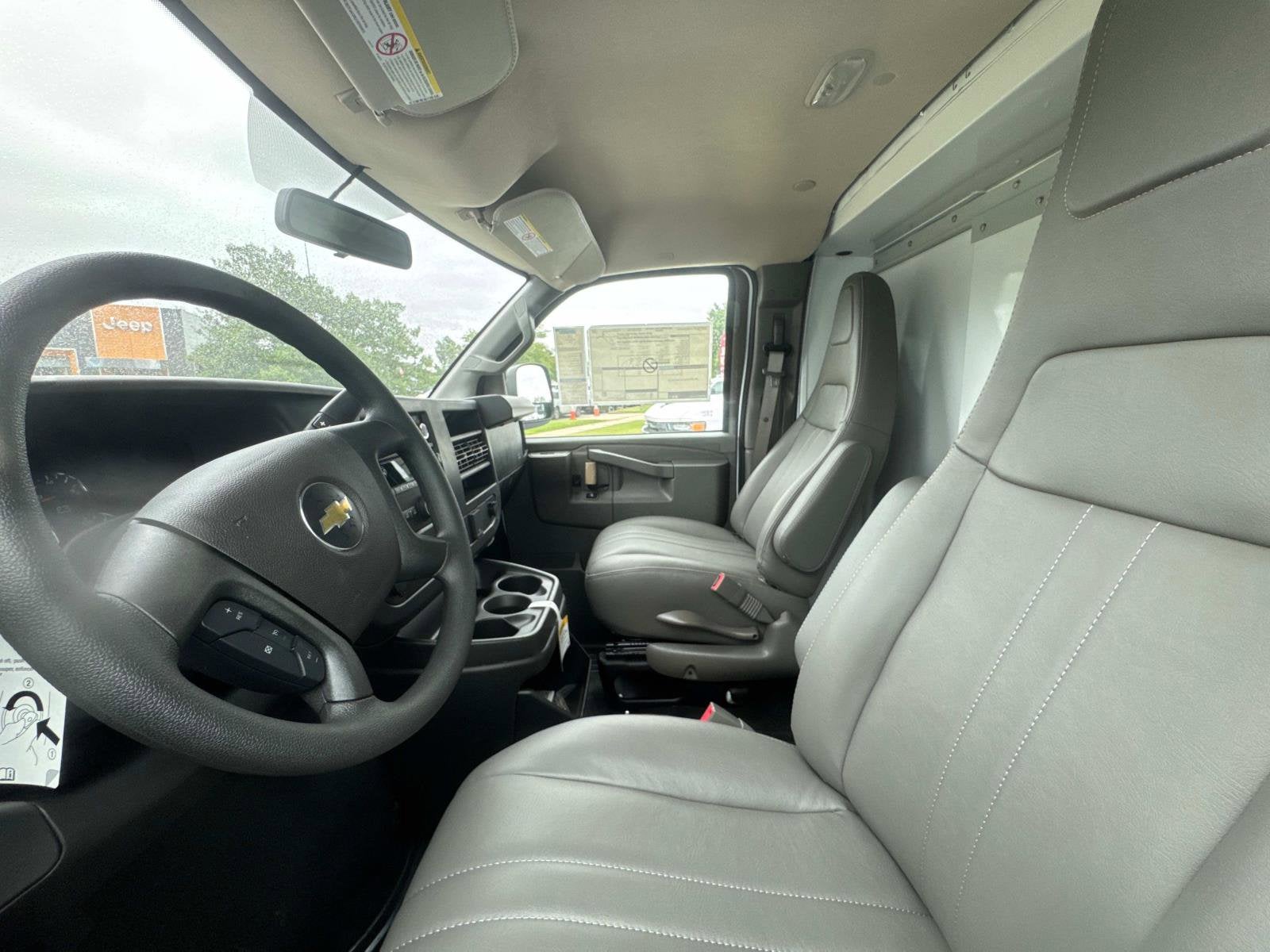 2025 Chevrolet Express Cutaway 3500 1WT